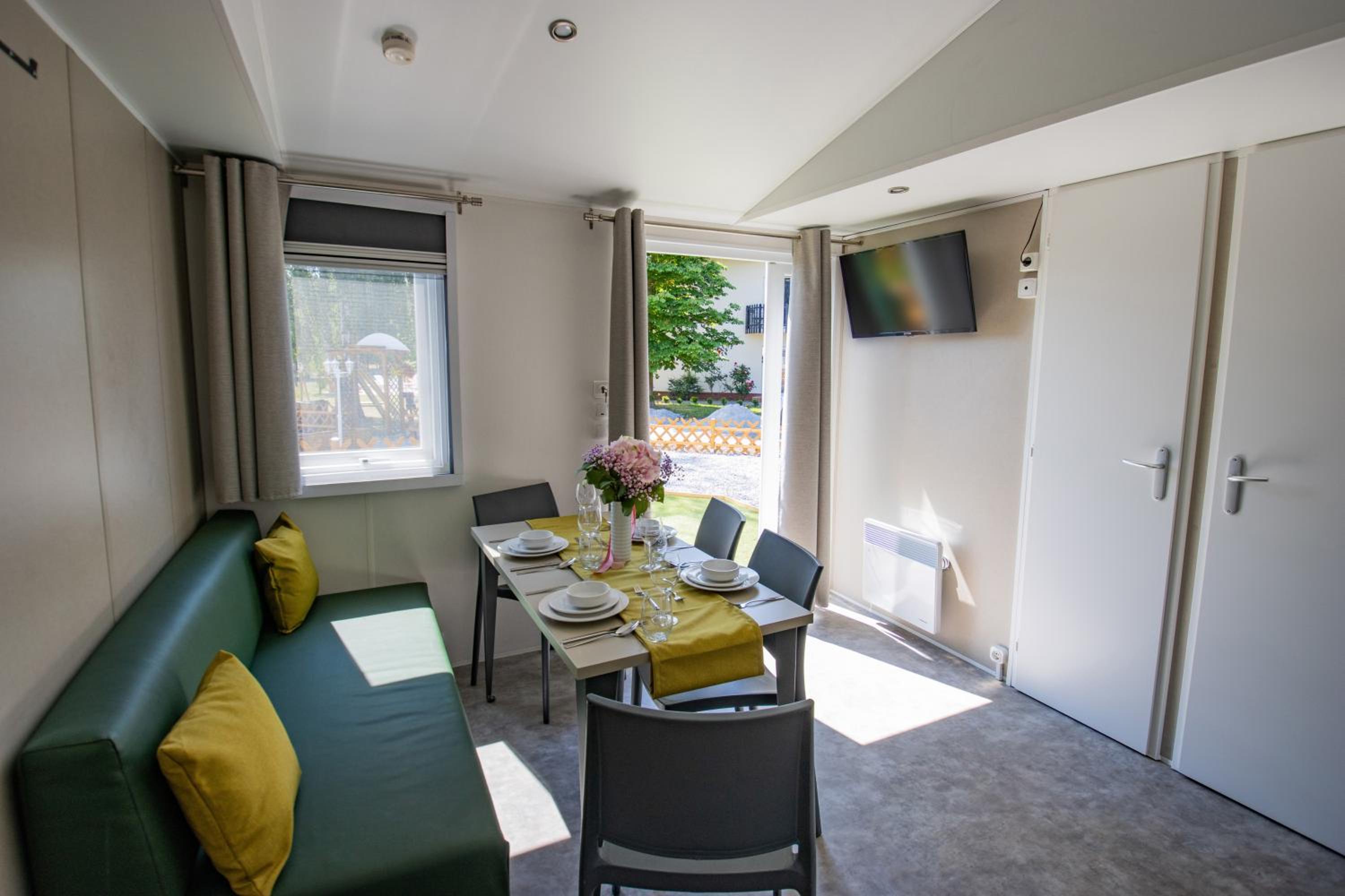 Mobile Home photo 2