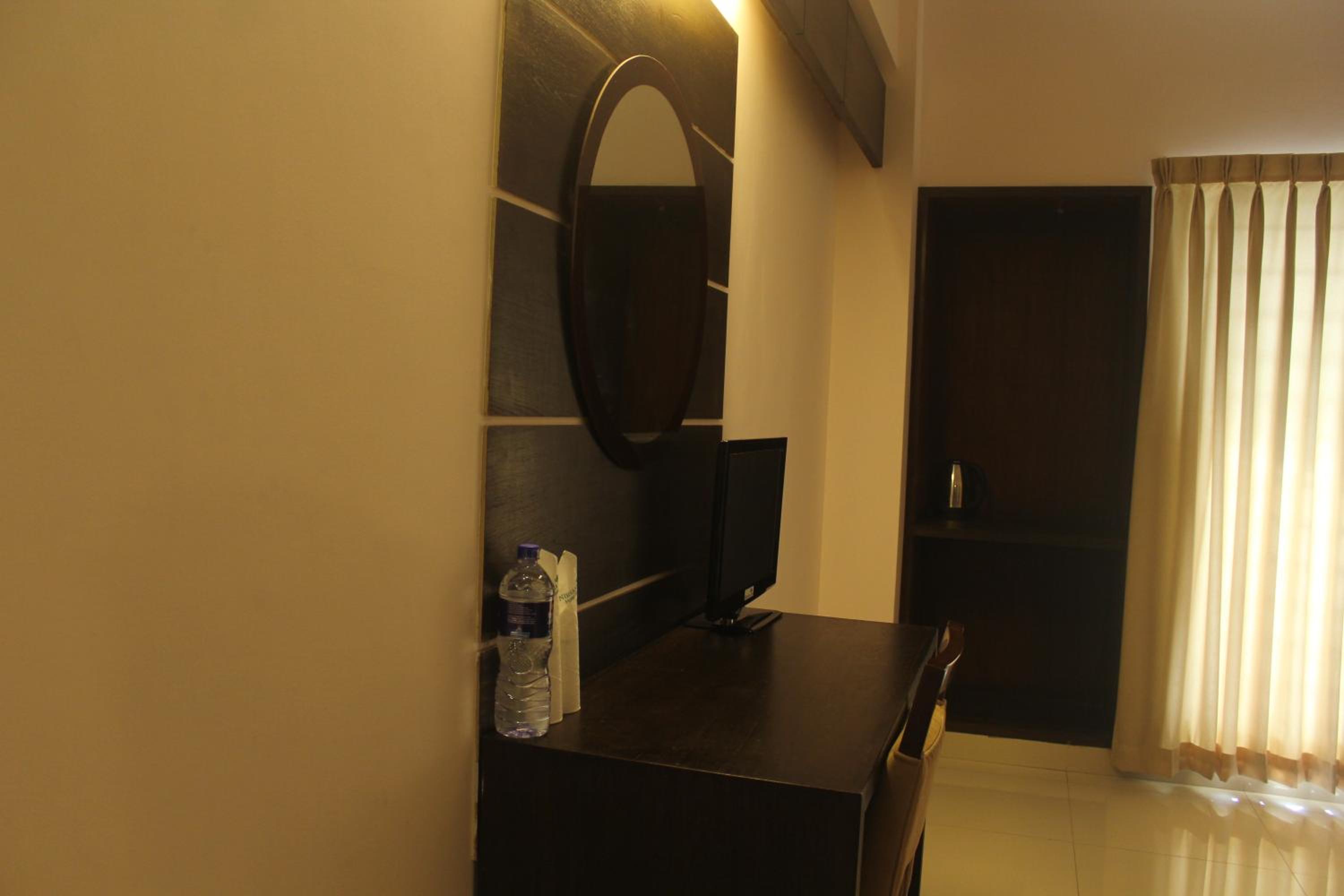 Deluxe King Suite photo 3
