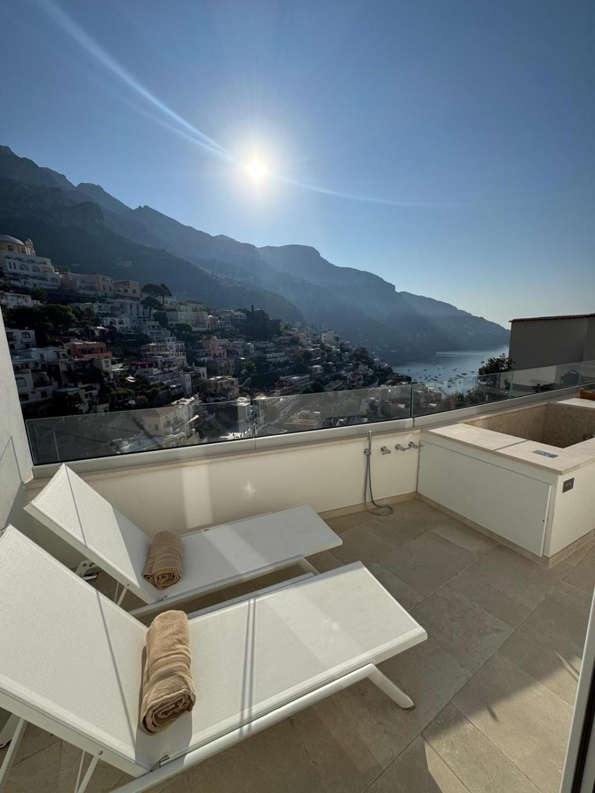 Suite with Hot Tub photo 1