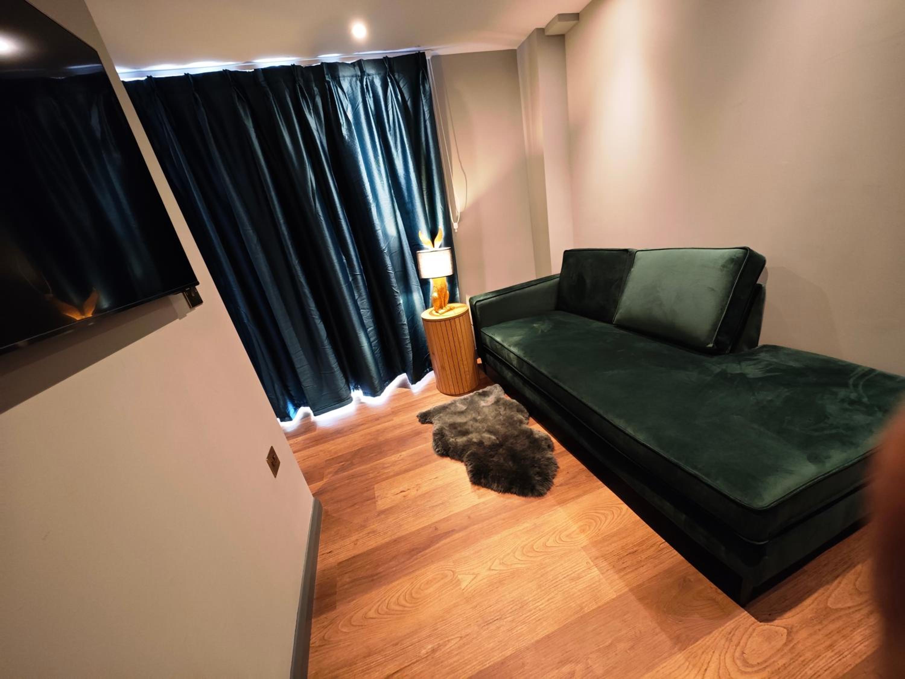 Junior Suite with Balcony - Photo 3