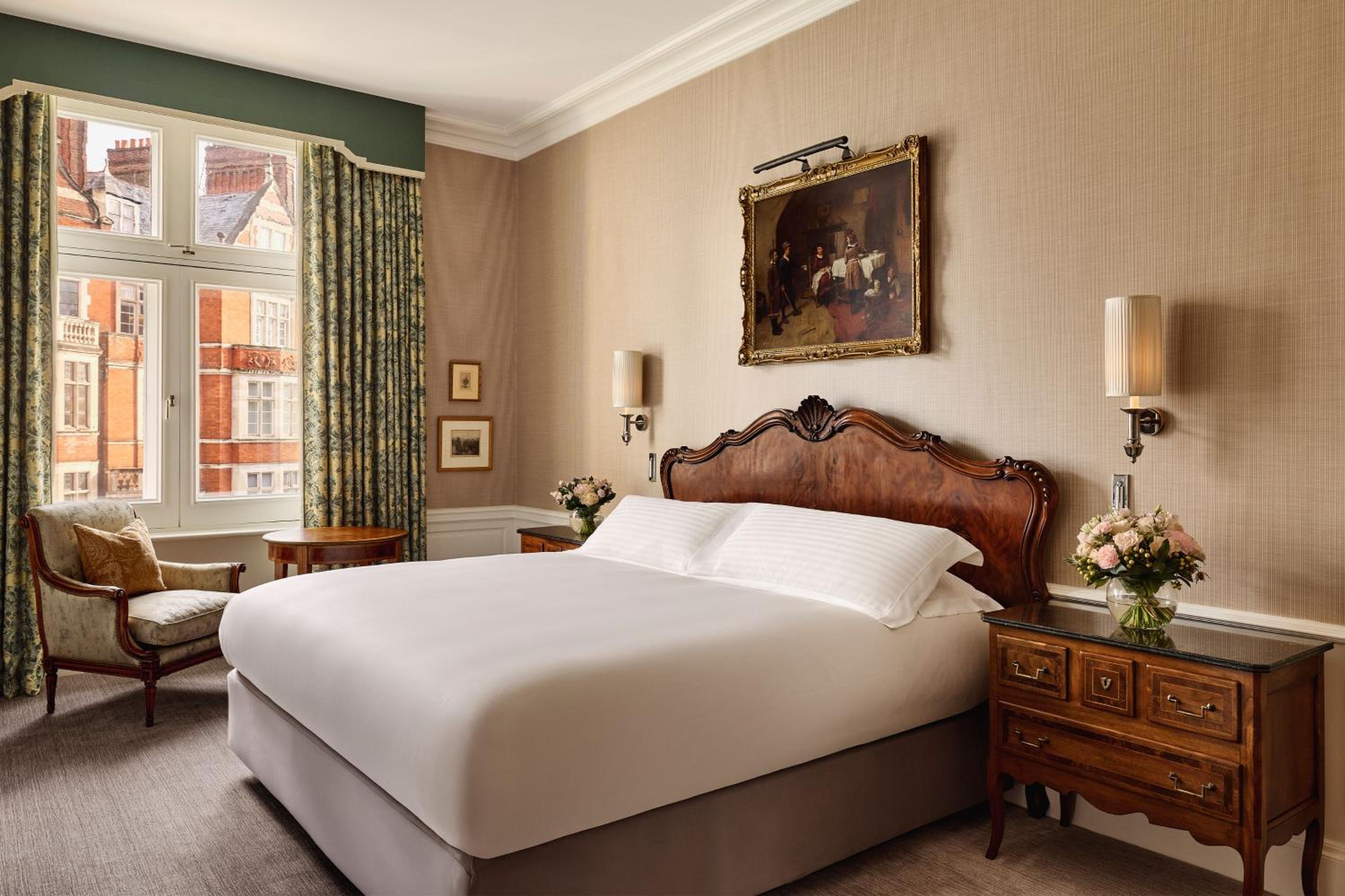 Connaught Suite photo 2