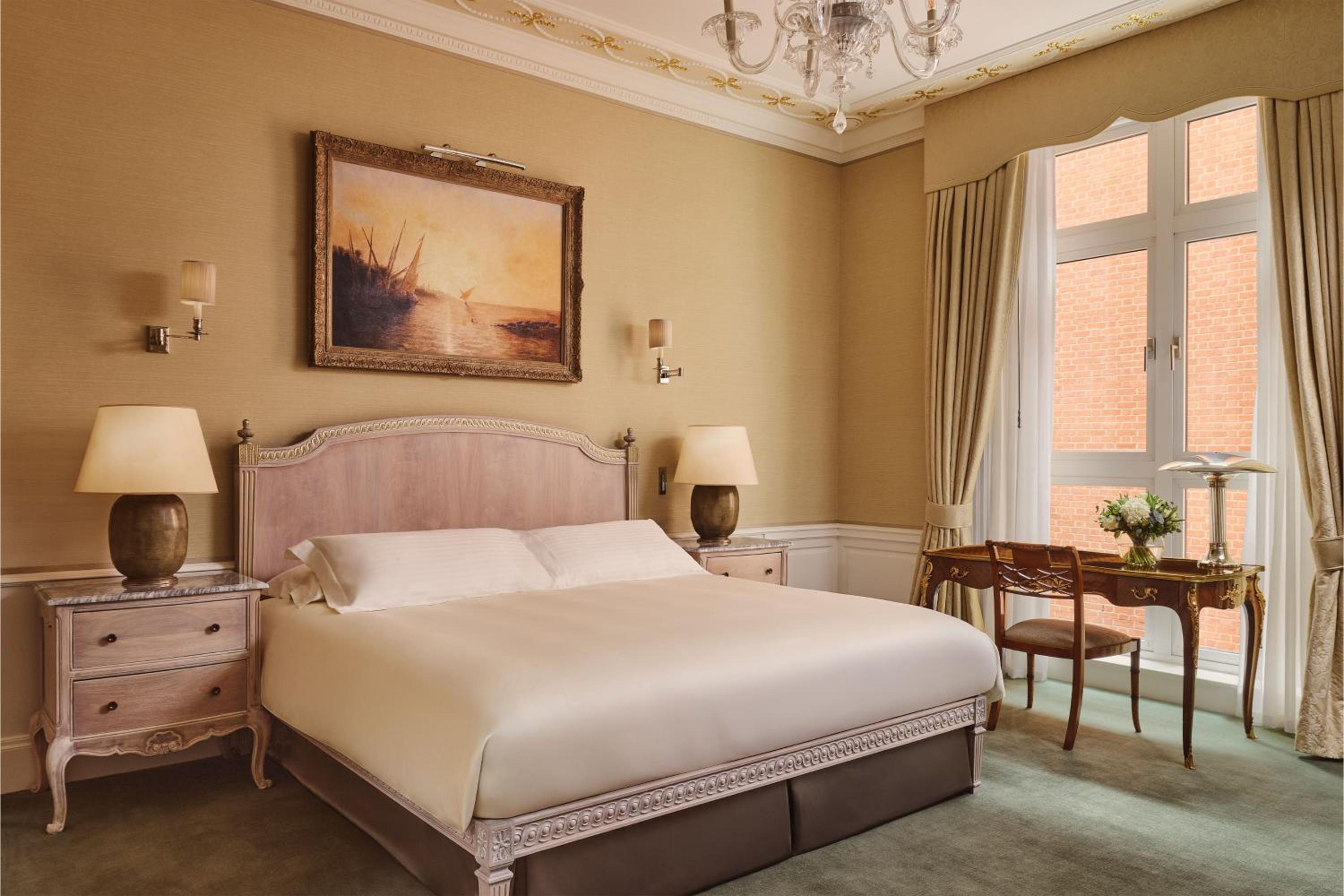 Sutherland Suite photo 3