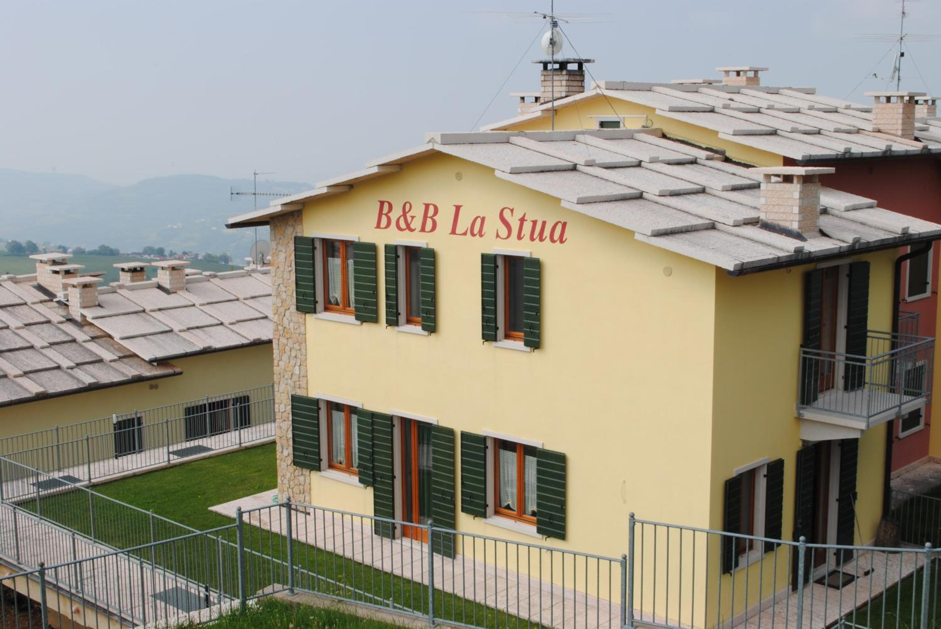 Double Room - Photo 16