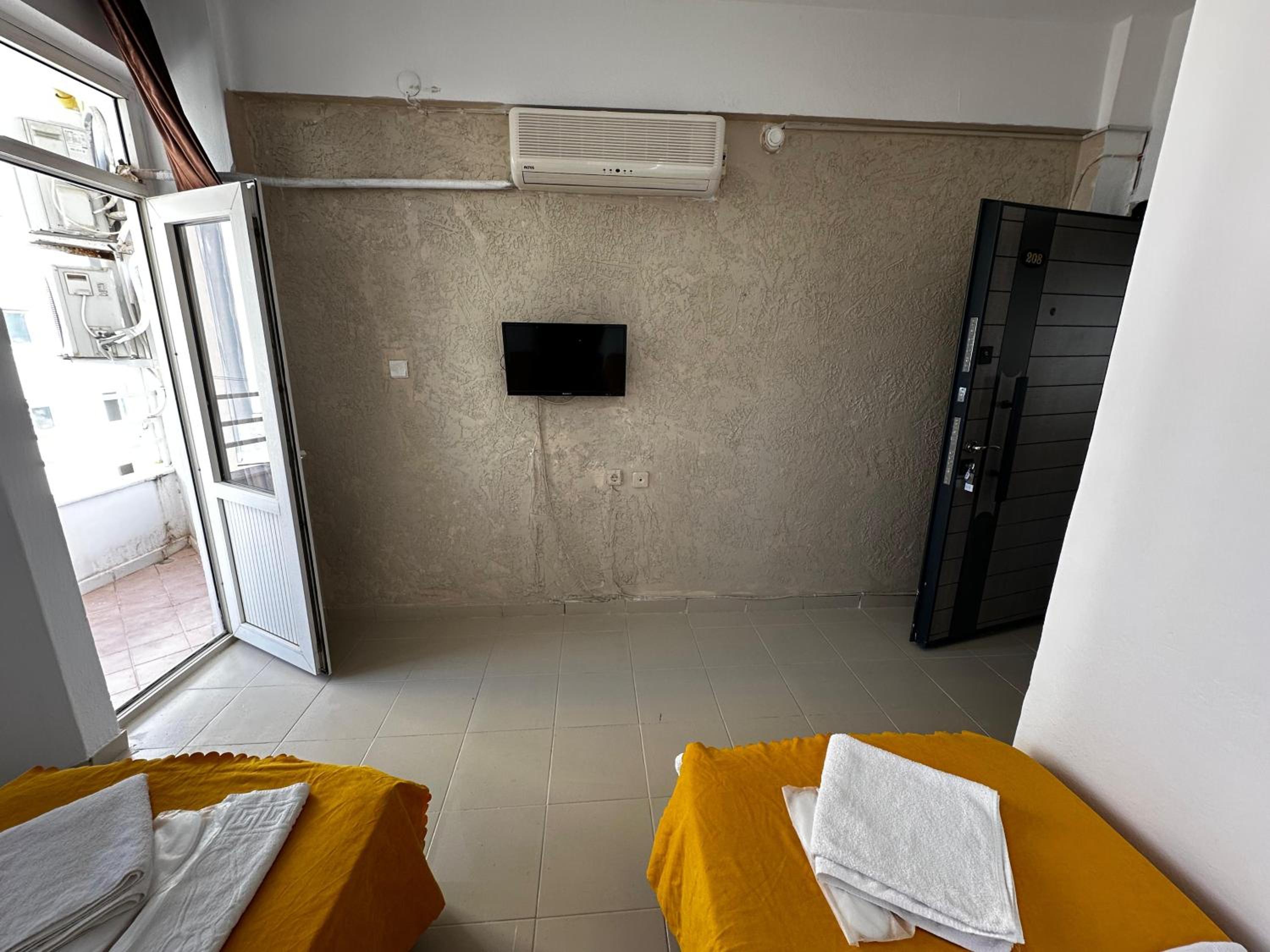 Twin Room with Garden View photo 3