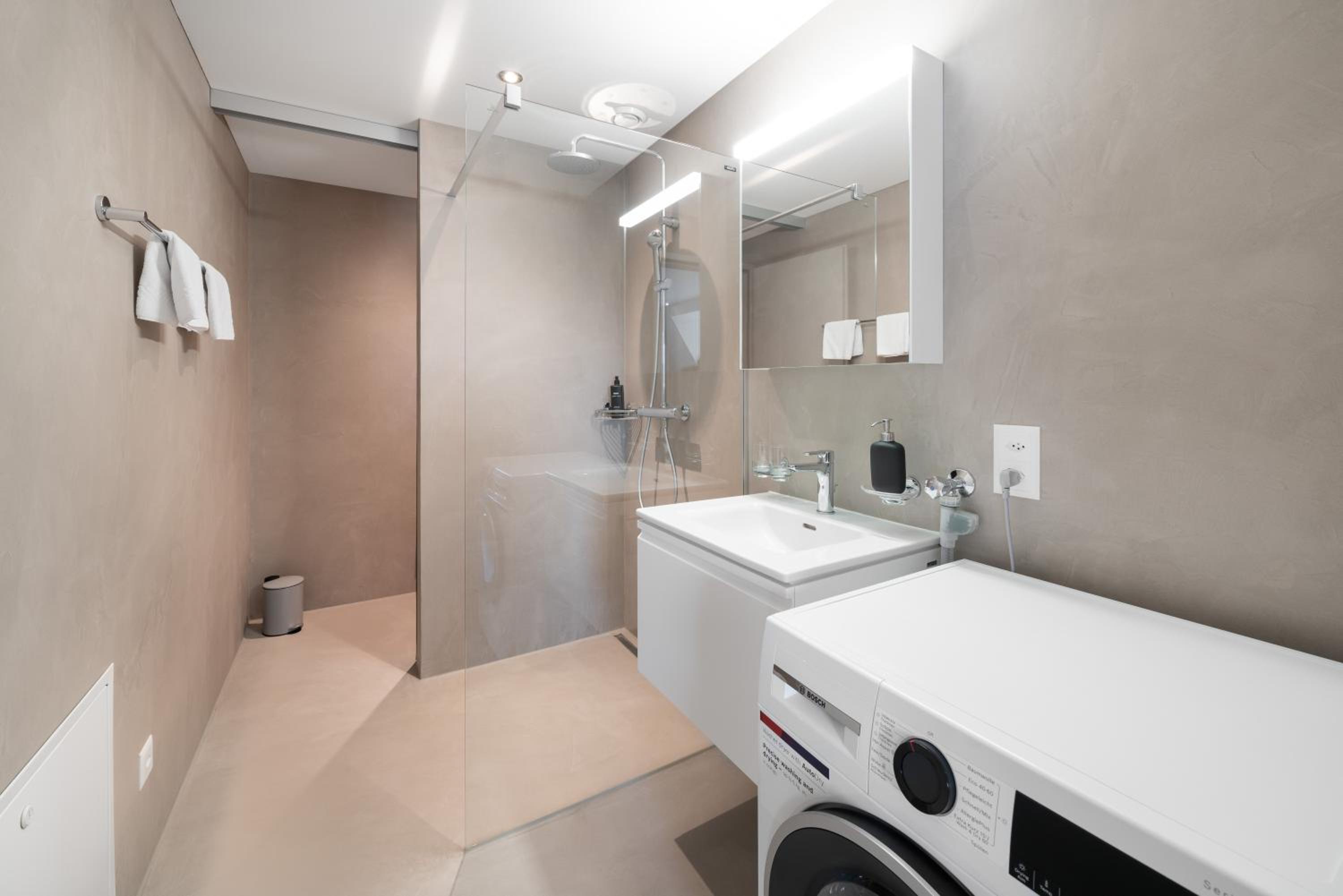 One-Bedroom Apartment with Balcony photo 3