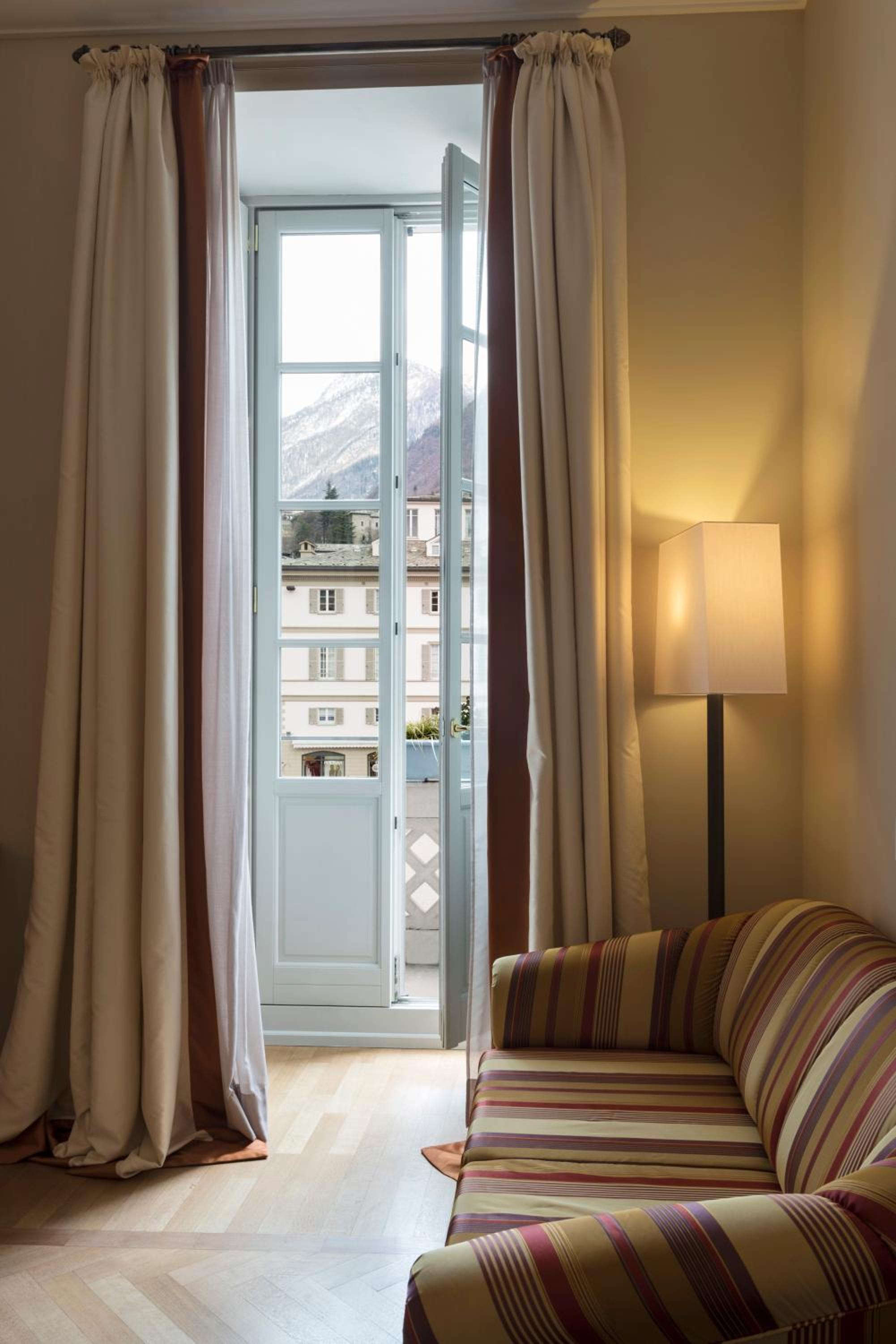 Queen Suite with Balcony - View/Non-Smoking - Photo 1