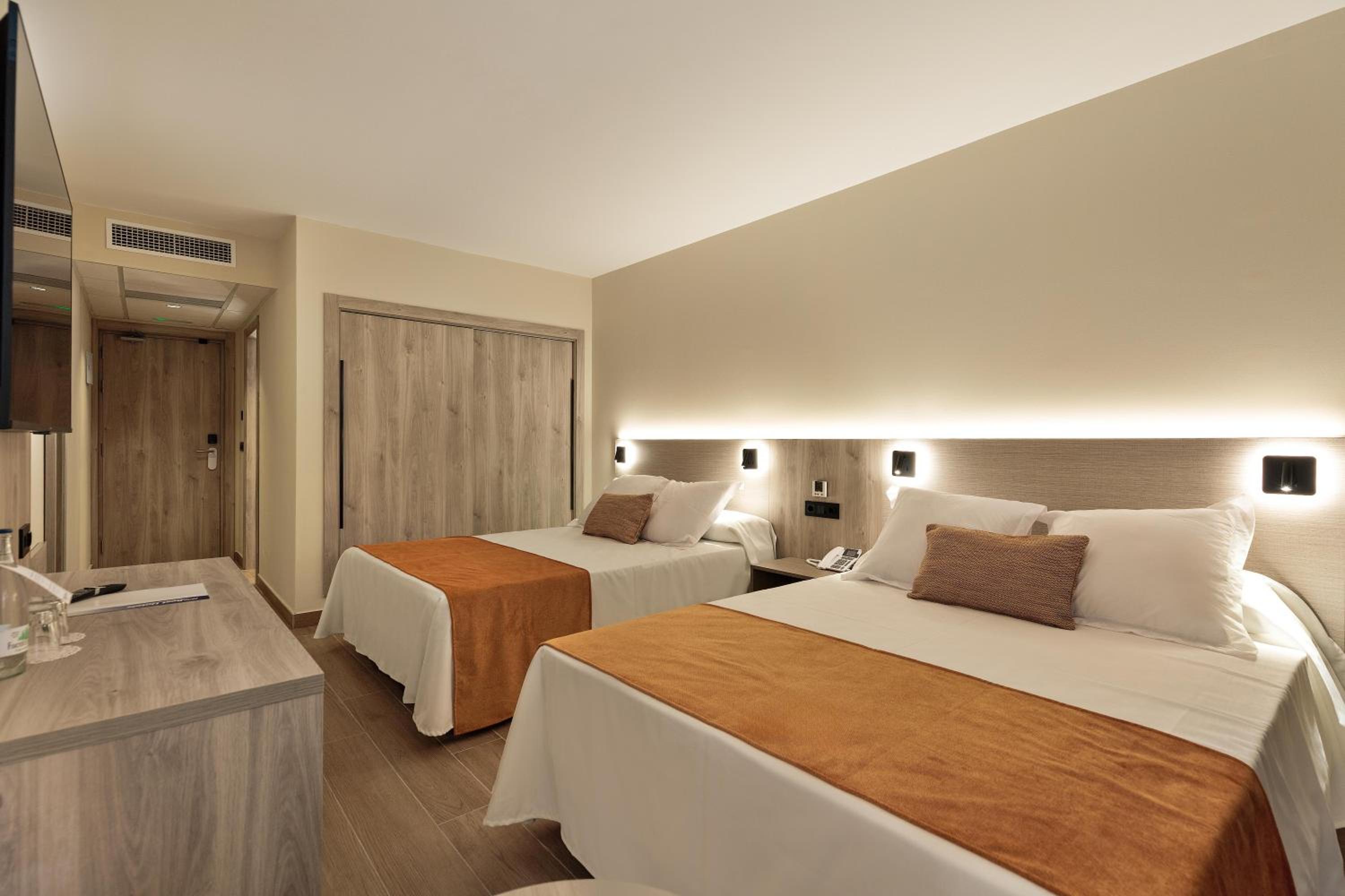 Double Room with Pool View (3 Adults + 1 Child) photo 2