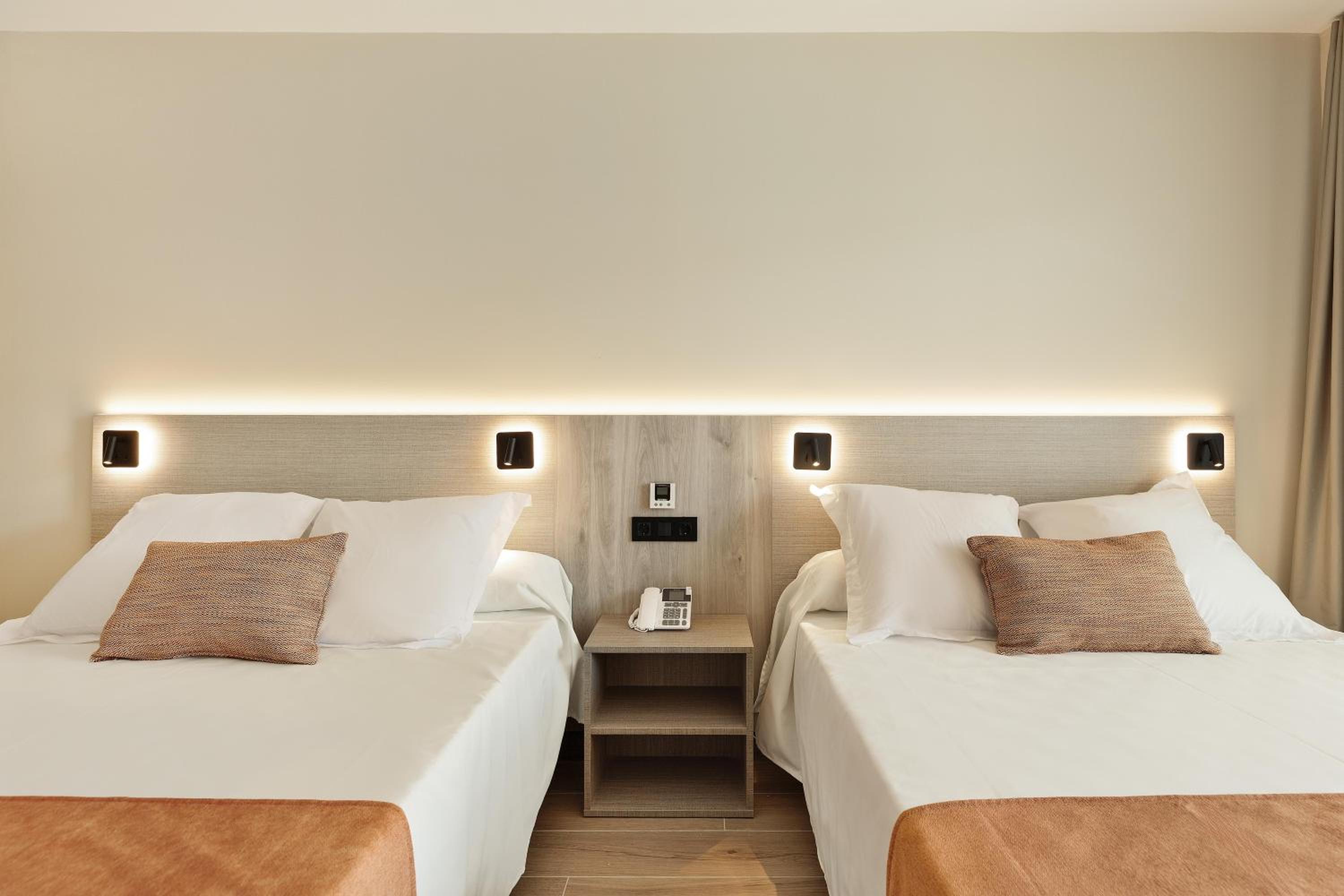 Double Room with Pool View (3 Adults + 1 Child) photo 3