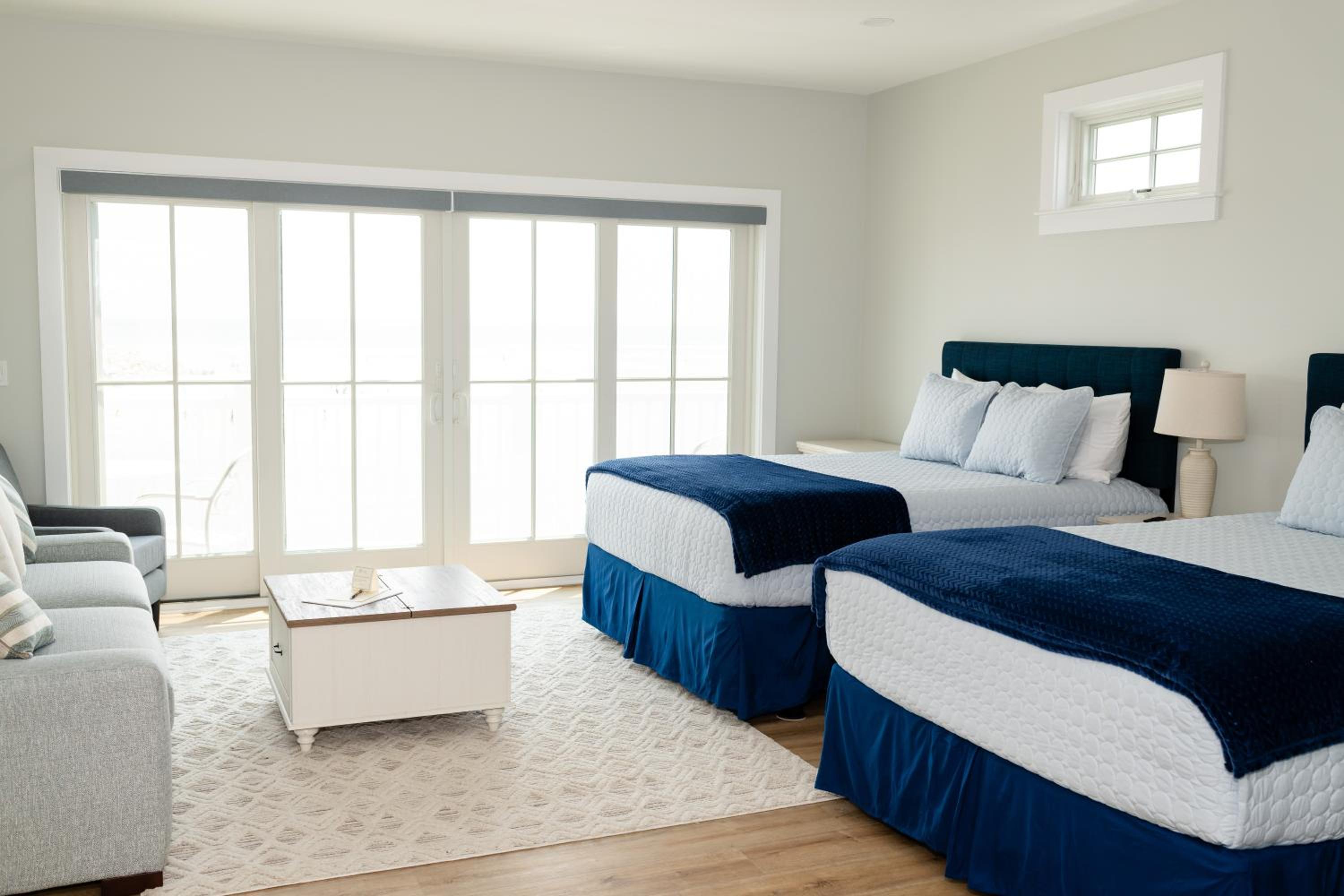 Two Queens Efficiency With Balcony Oceanfront photo 2