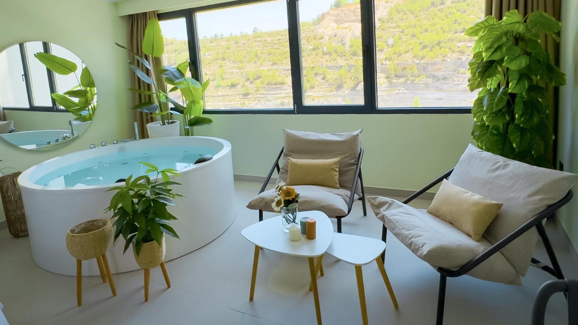 One-Bedroom Apartment with River View One-Bedroom Apartment with River View