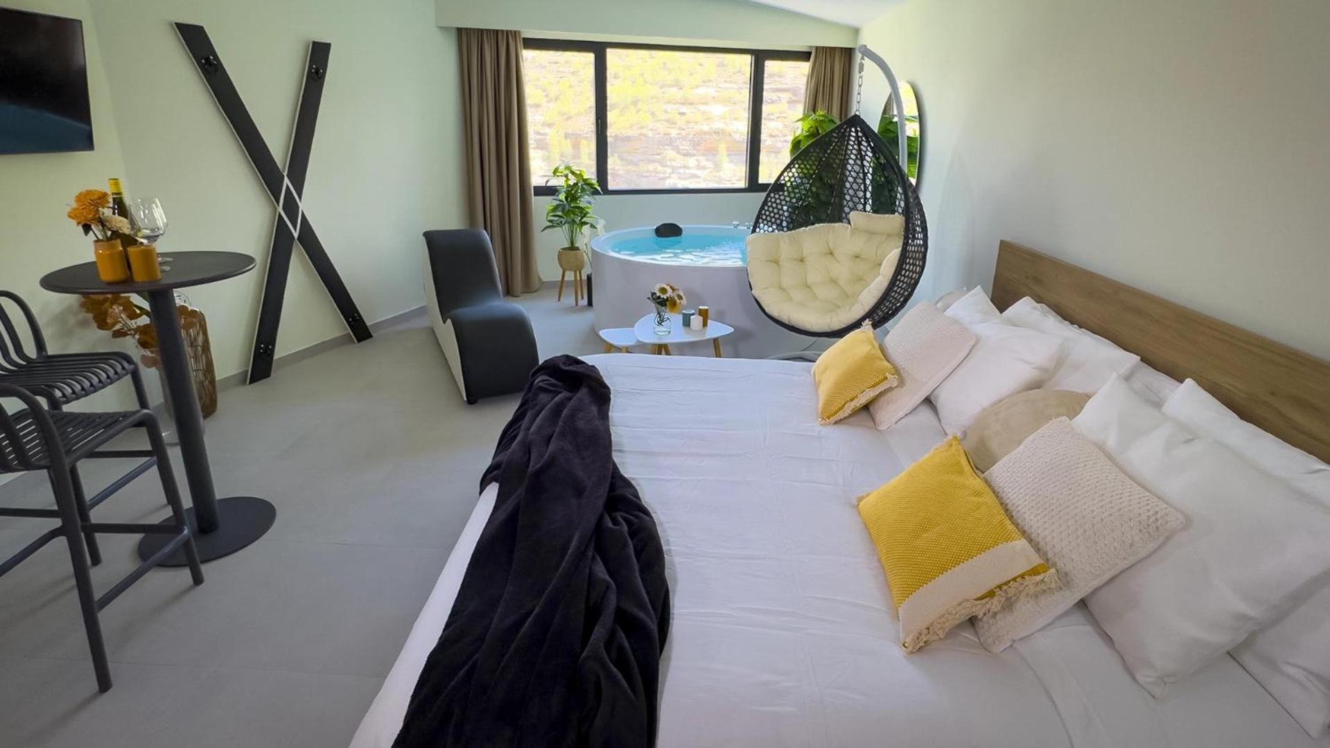 One-Bedroom Apartment with River View One-Bedroom Apartment with River View