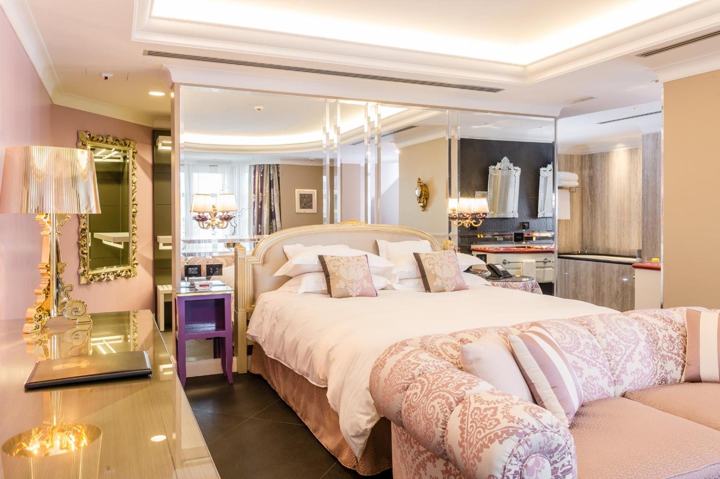 Superior Suite with Lake View - Photo 1