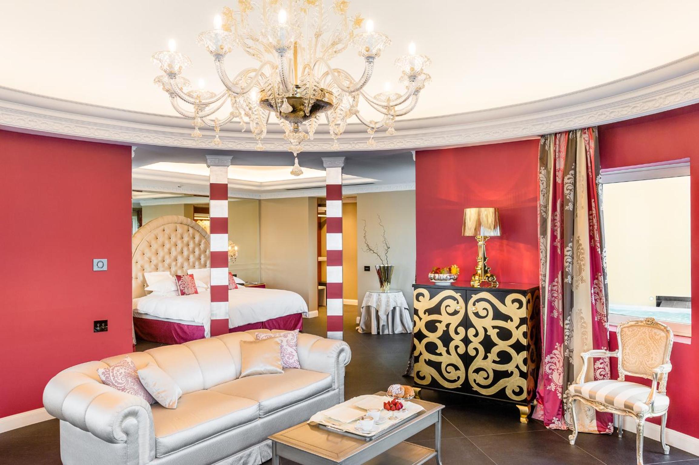 King Suite with Spa Bath - Photo 5