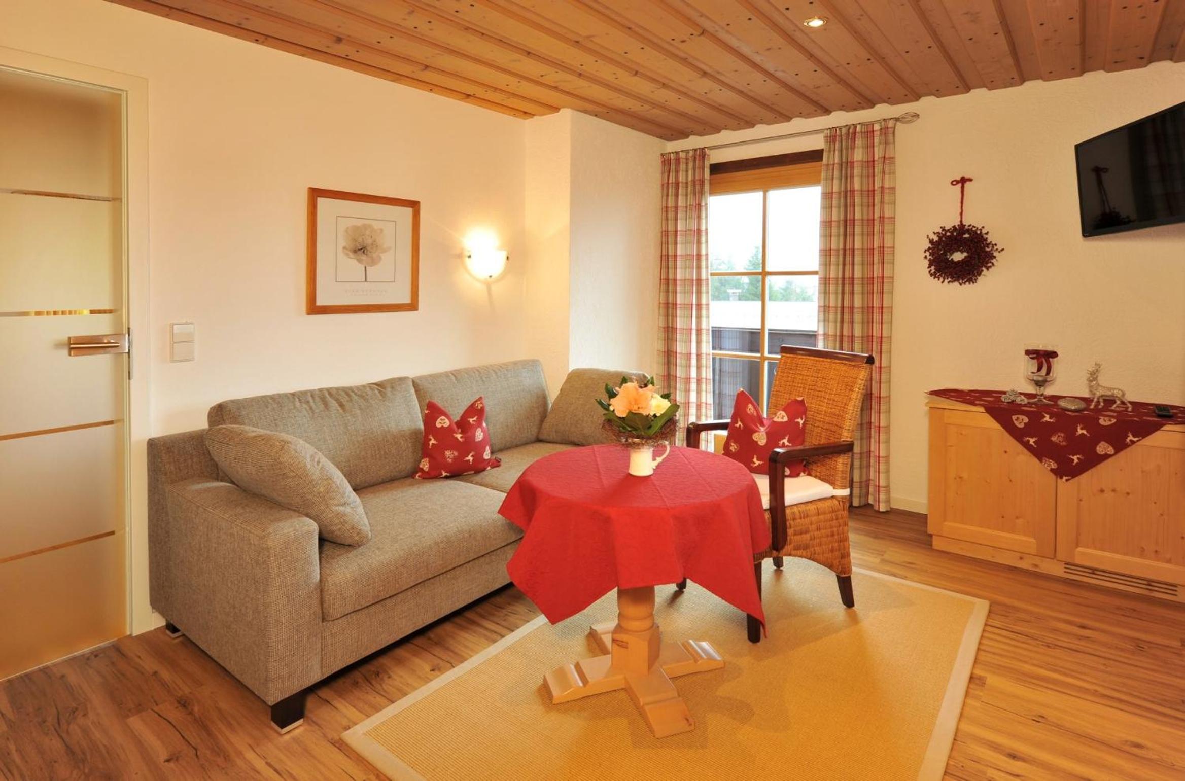 Apartment with Mountain View photo 3