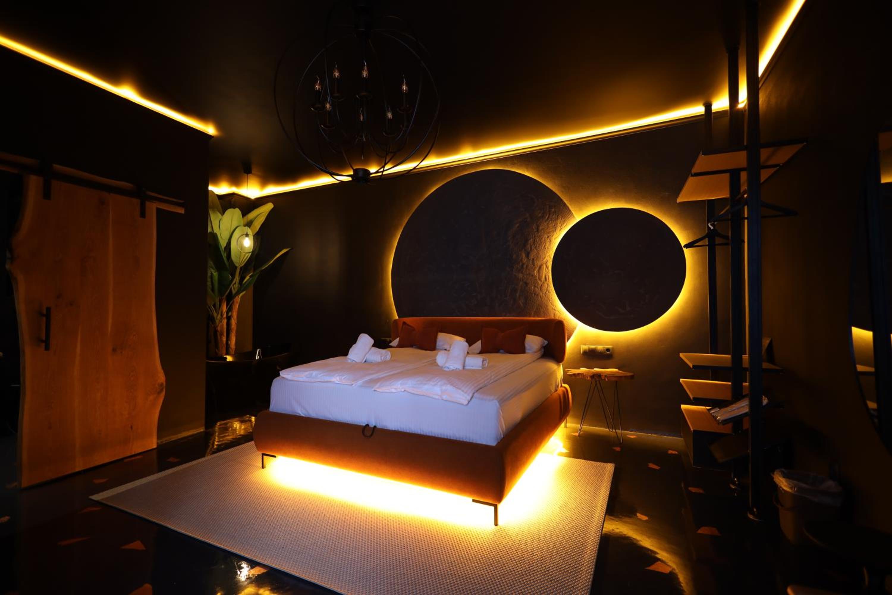 Deluxe King Suite