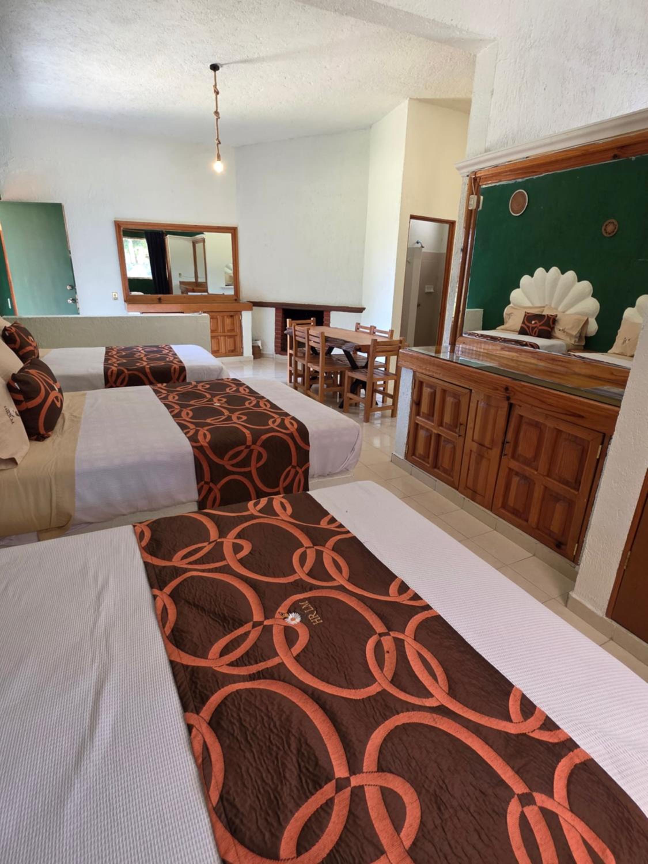 Classic Quadruple Room - Photo 5