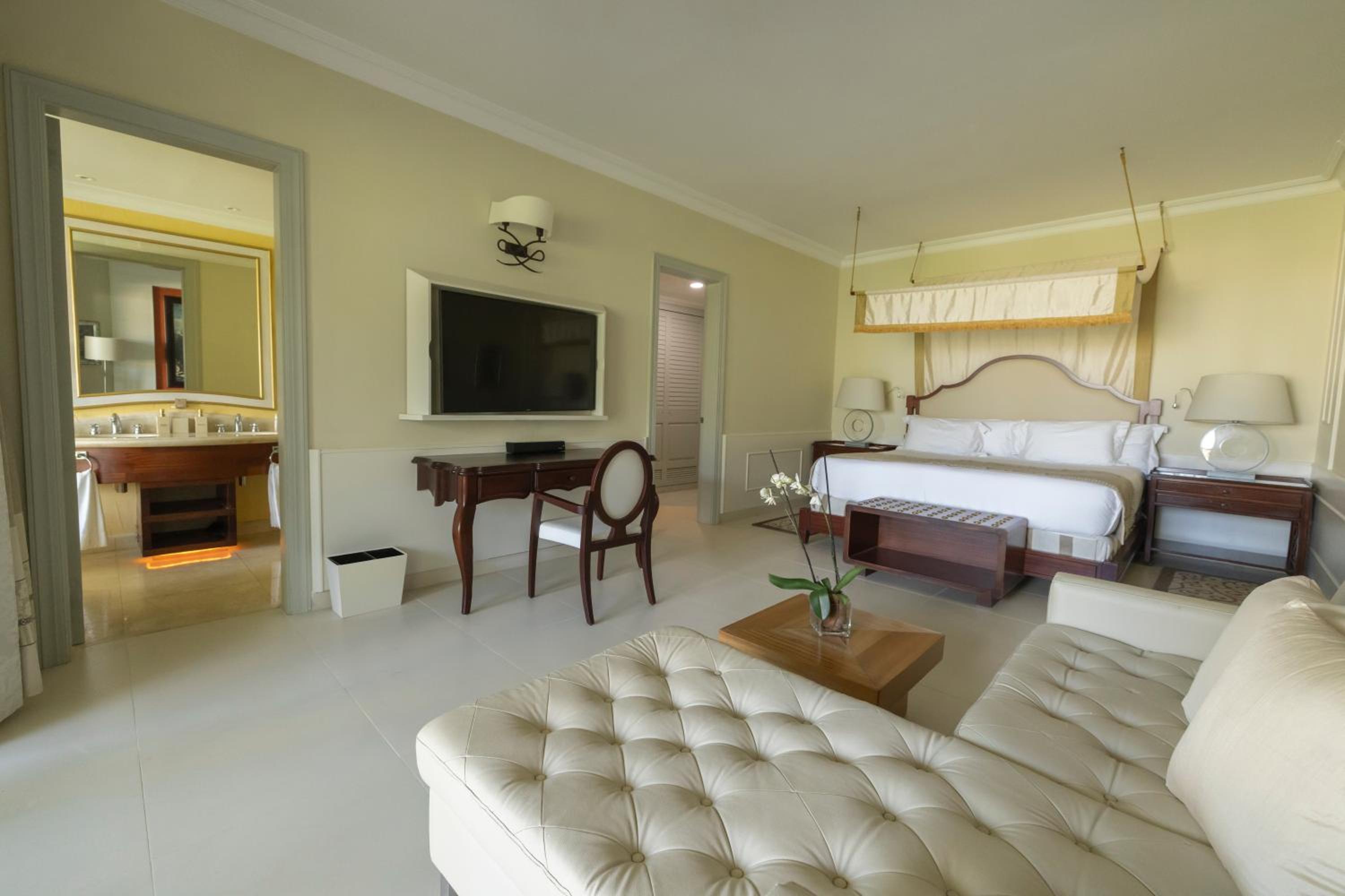 Near Beach Butler Suite Single Use photo 3