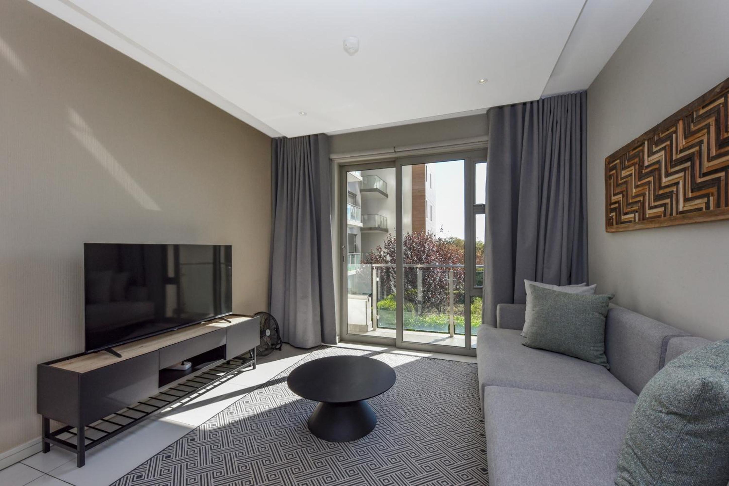 One-Bedroom Apartment with Balcony photo 3