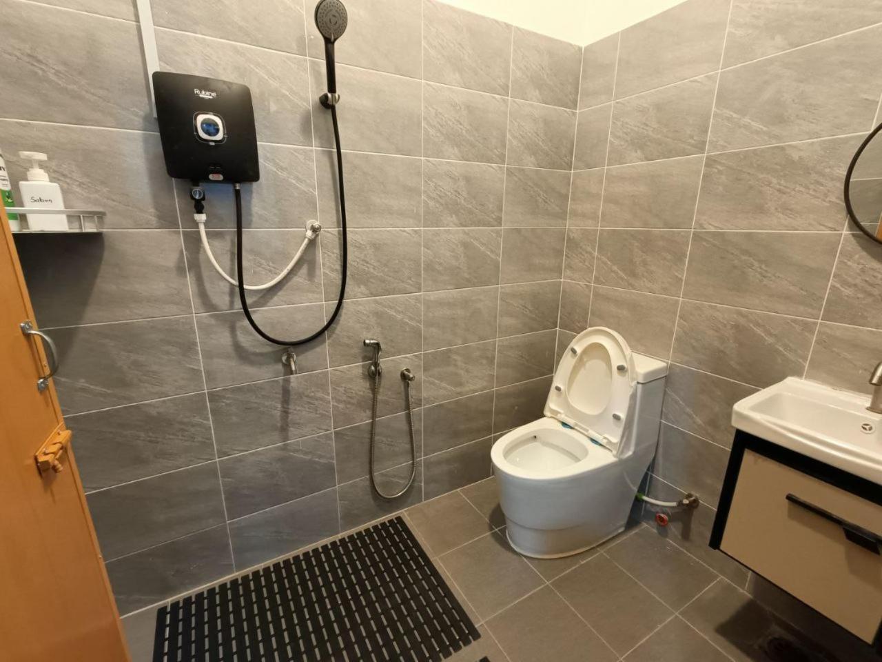 Single Room with Bathroom photo 3