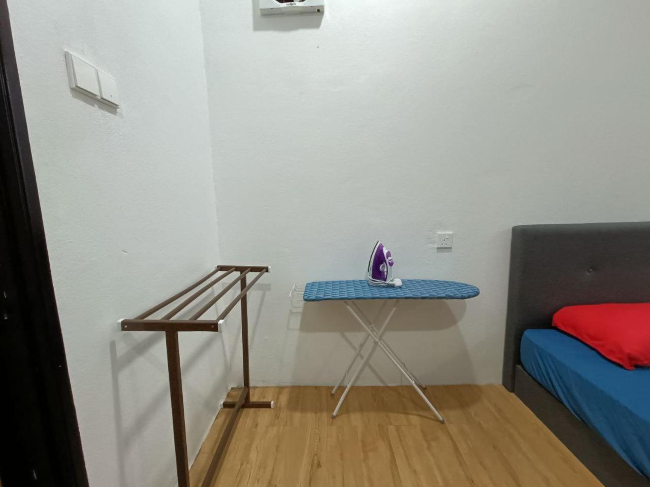 Single Room with Bathroom photo 1