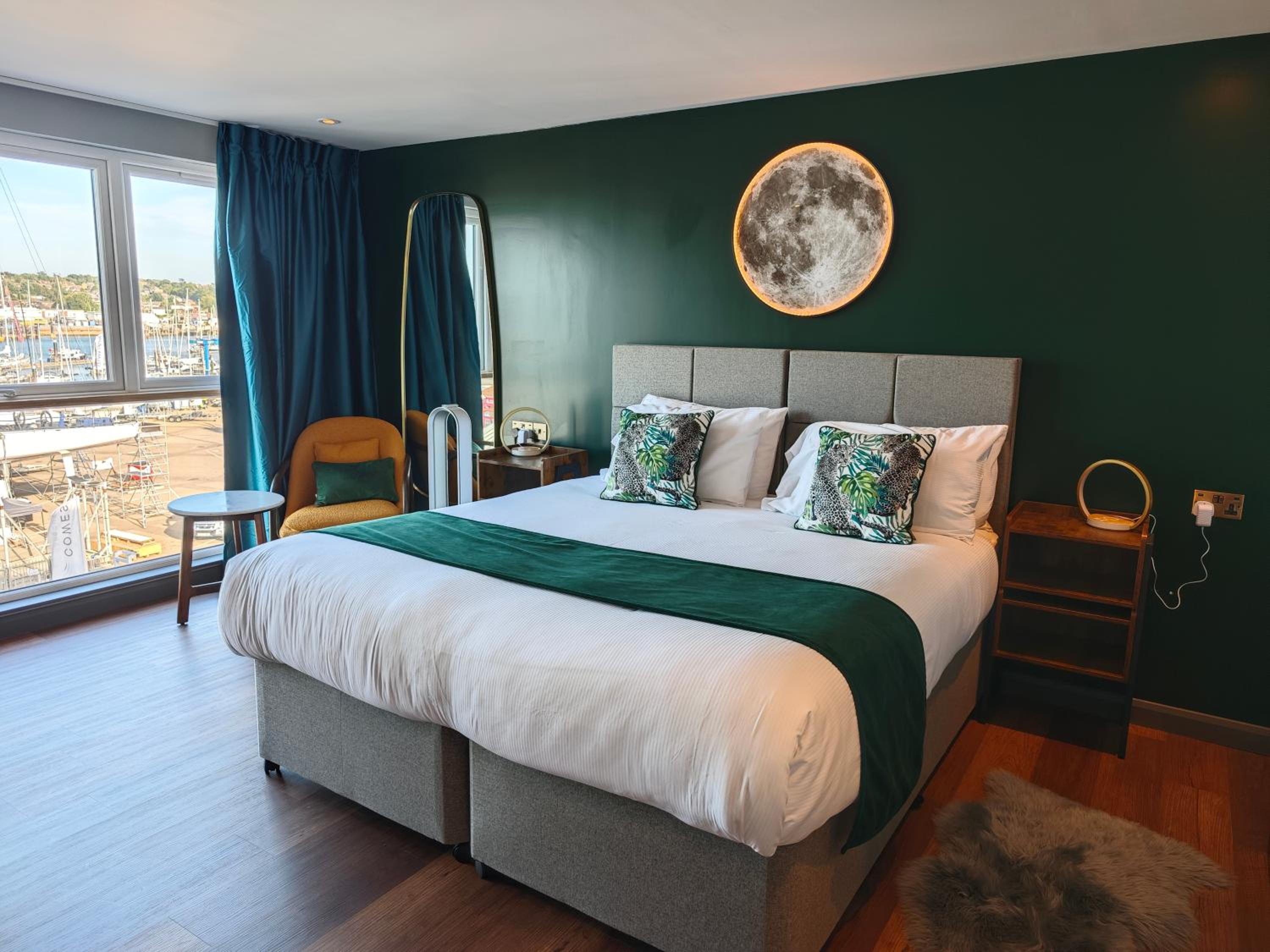 Deluxe King with Sea View - Photo 5