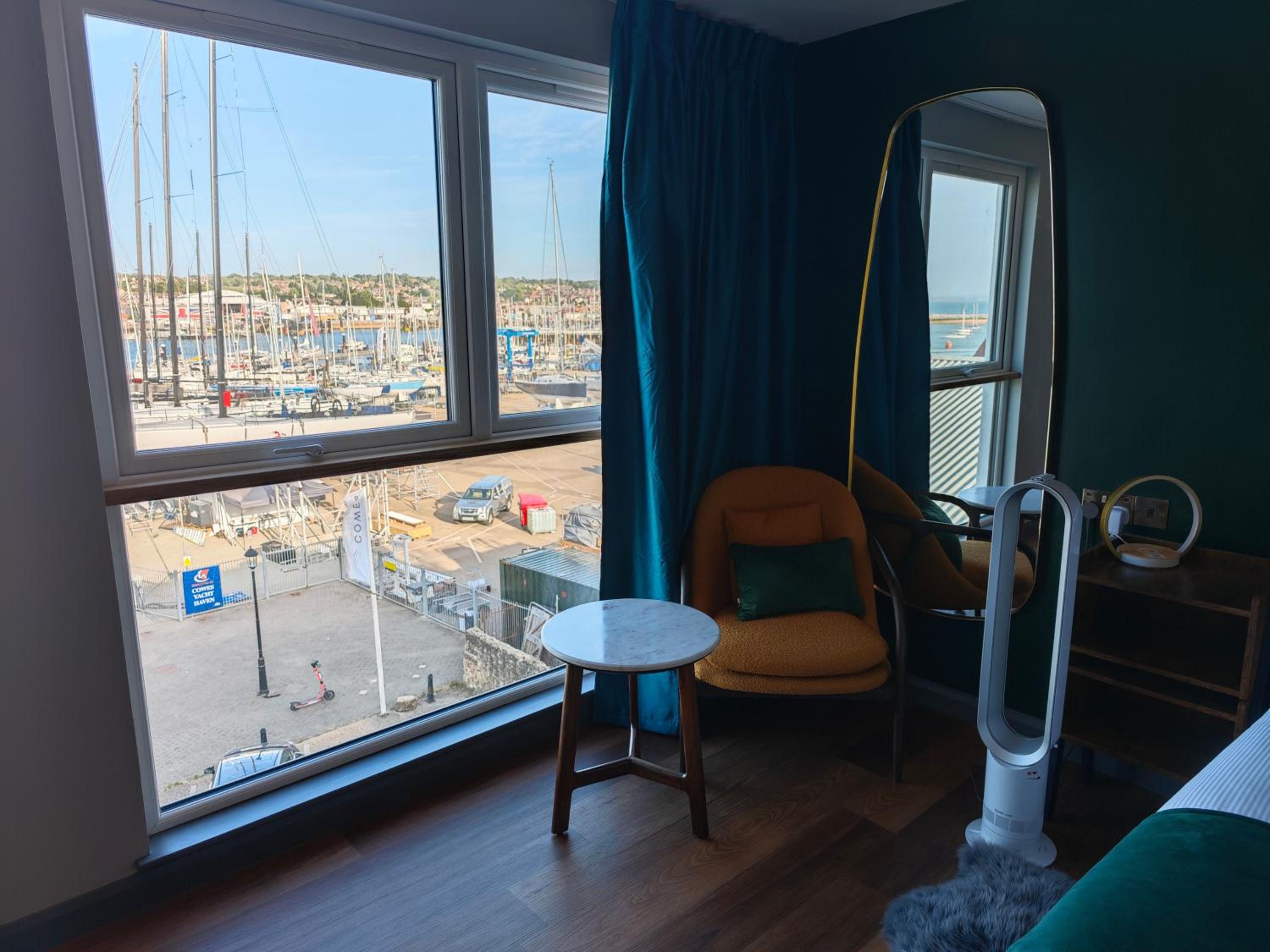 Deluxe King with Sea View - Photo 3