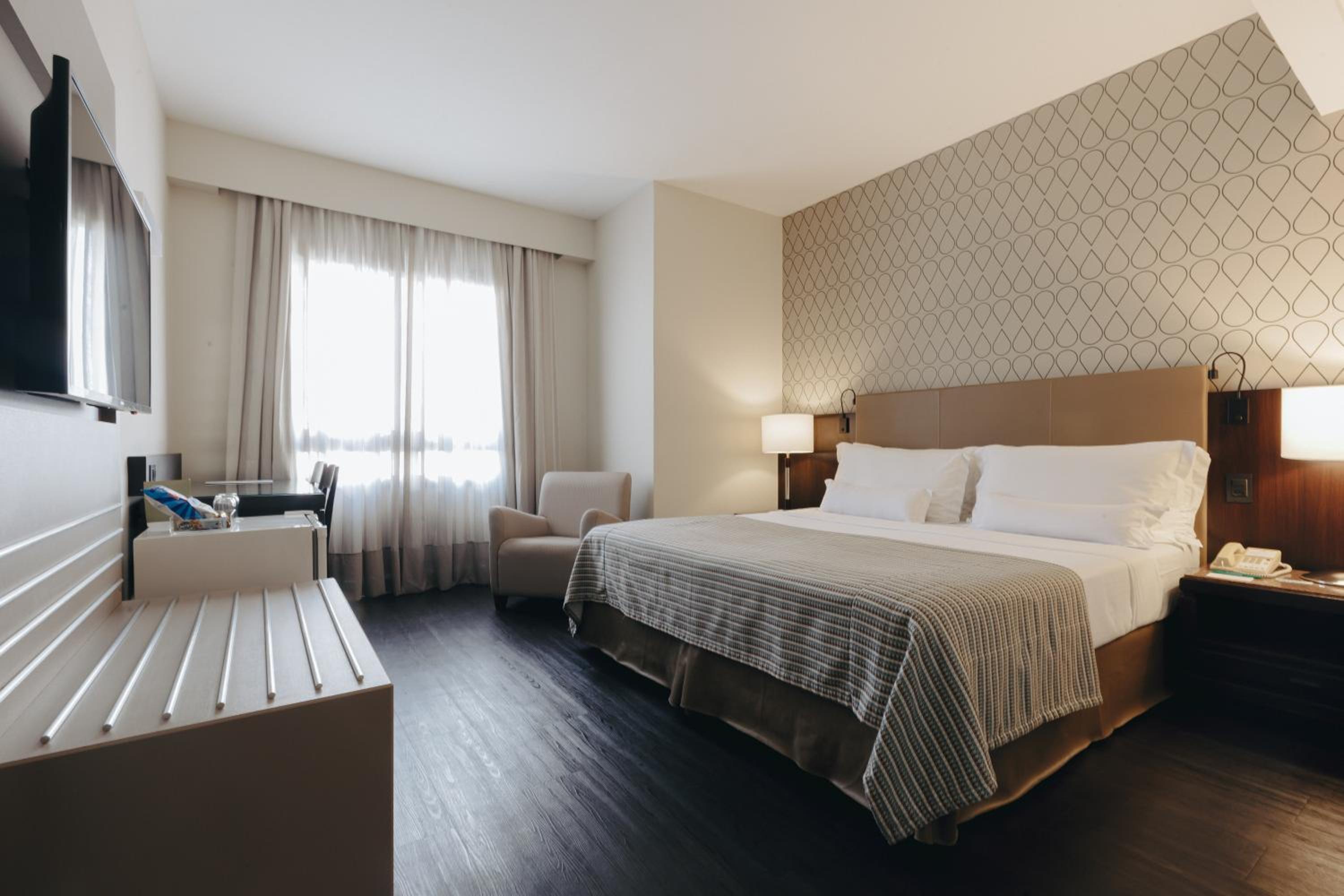 Superior Plus com Cama Queen-Size