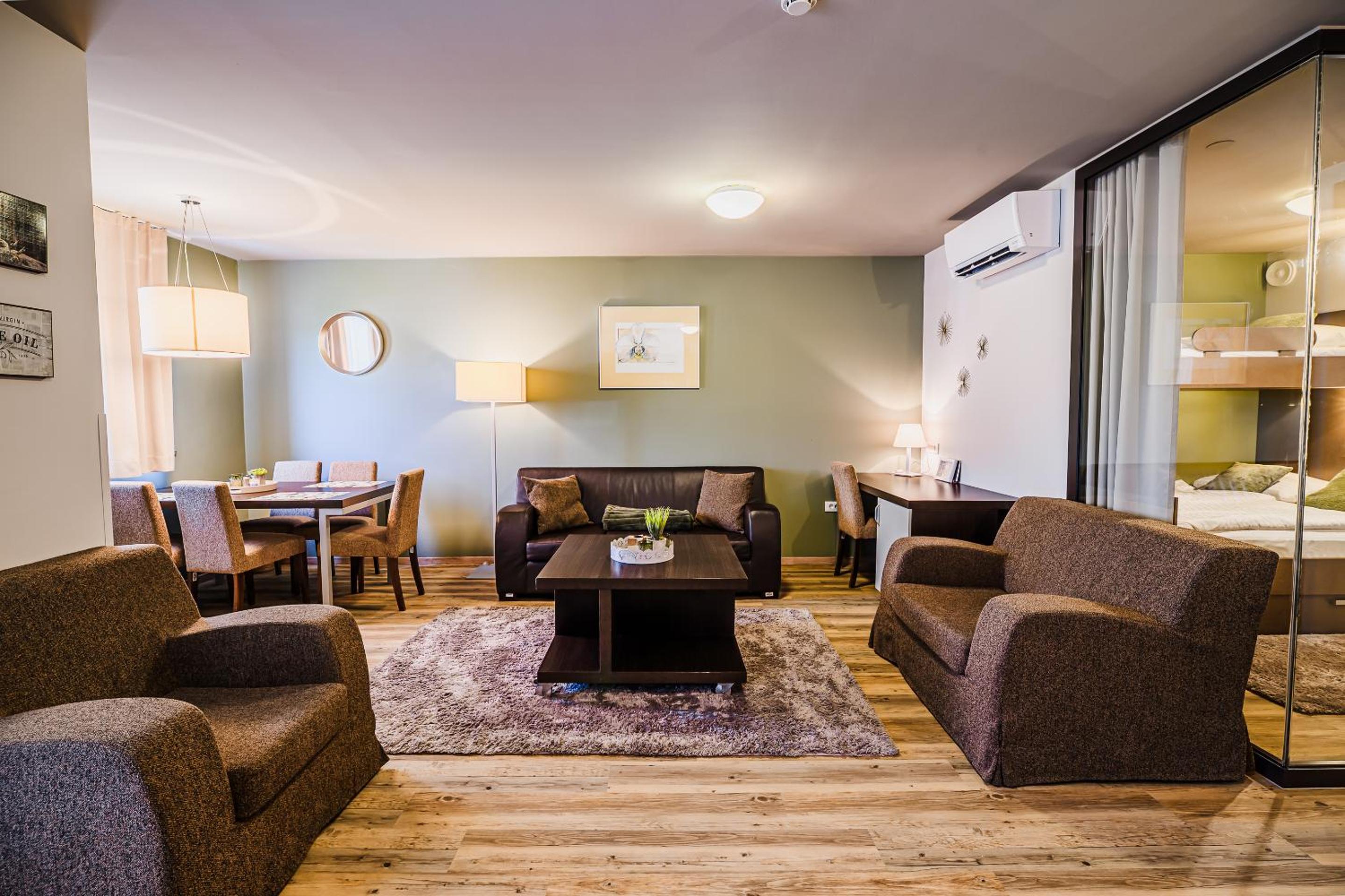 Two-Bedroom Apartment with Garden View photo 2
