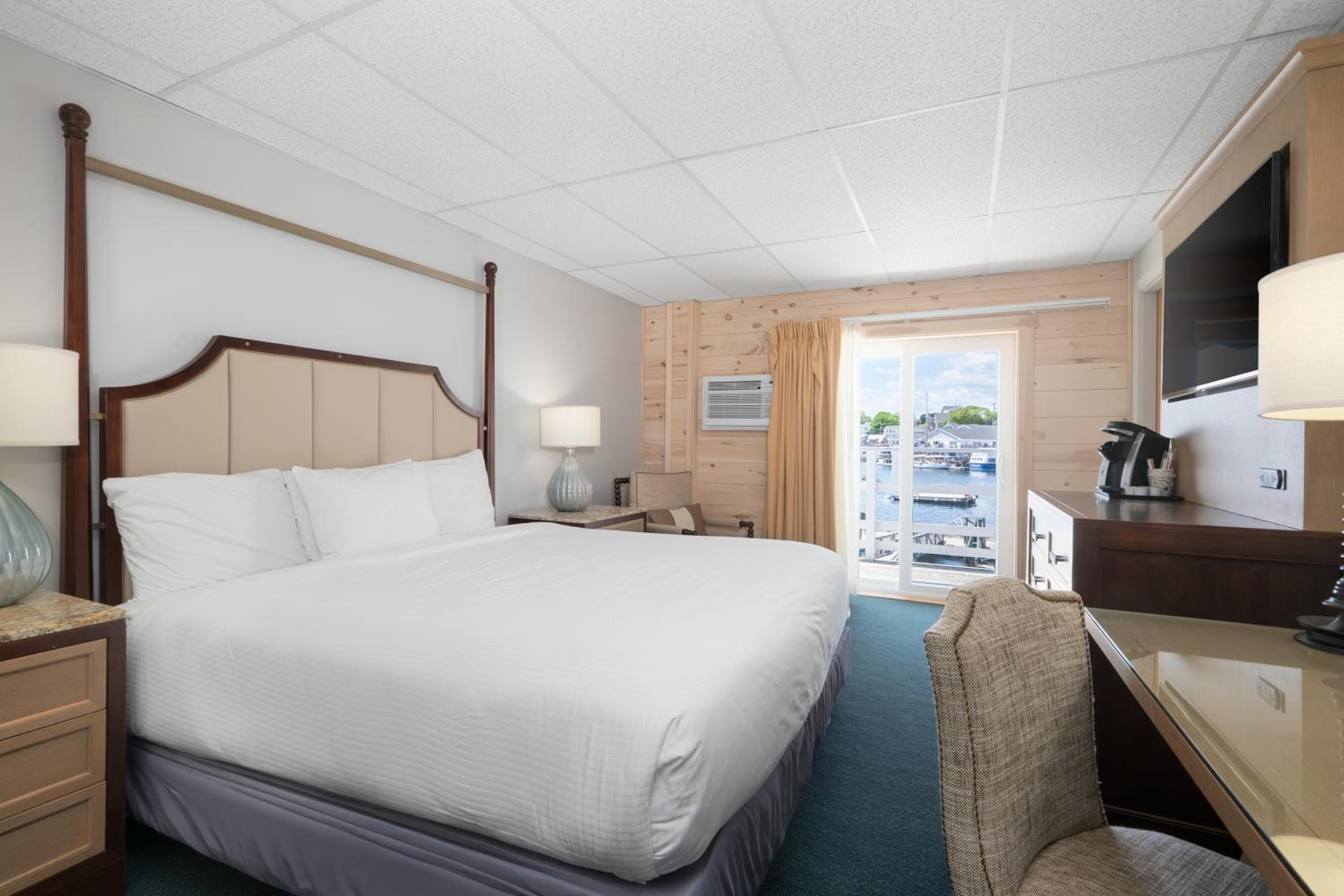 One Superior King Full Harbor View 2nd Floor