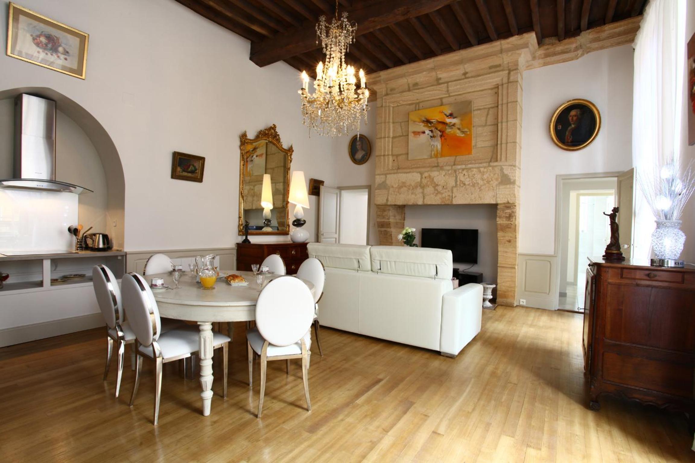Deluxe Apartment