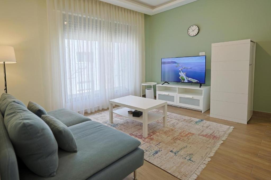 One-Bedroom Apartment - Photo 6