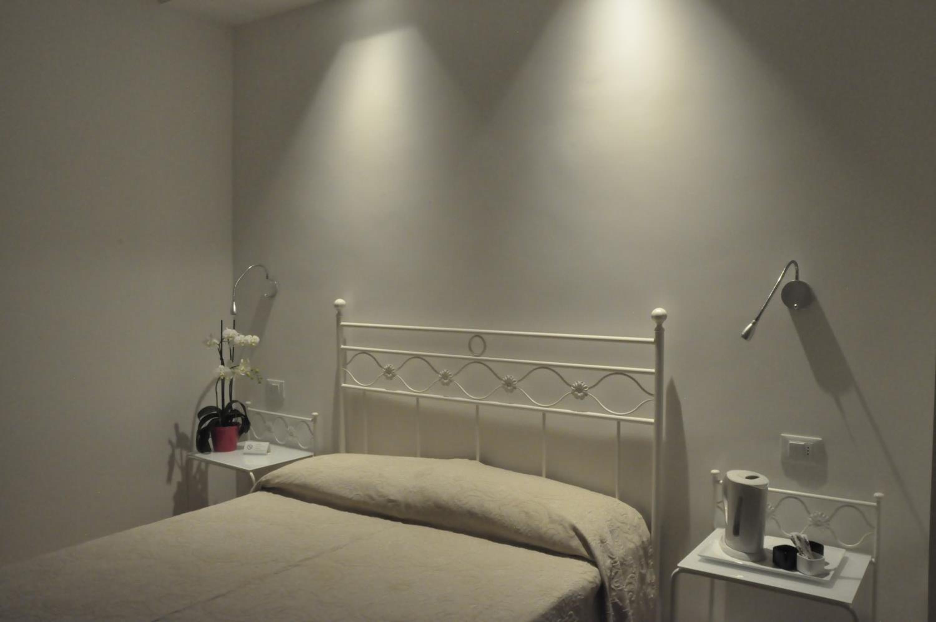 Double Room - Photo 7