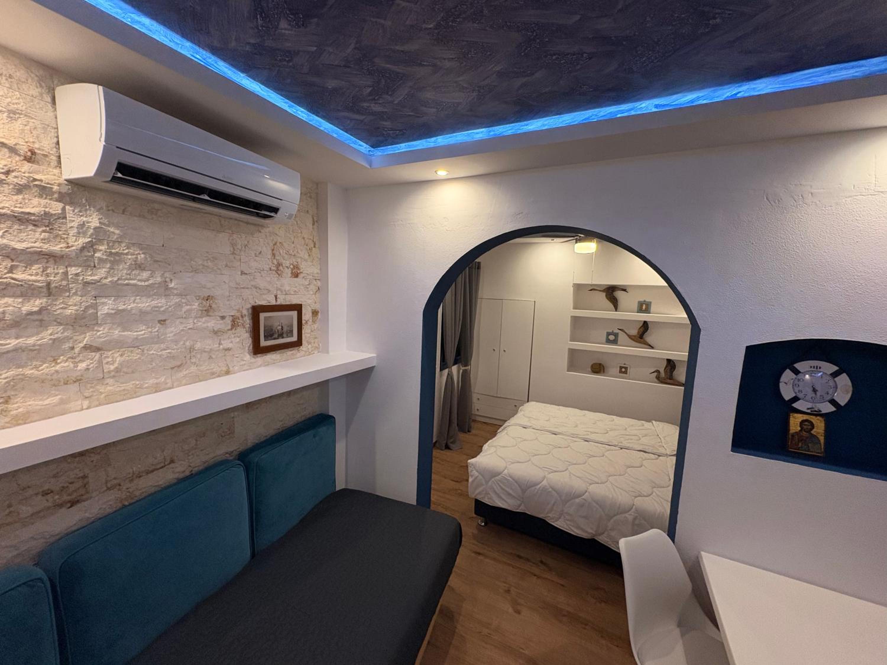 One-Bedroom House photo 2