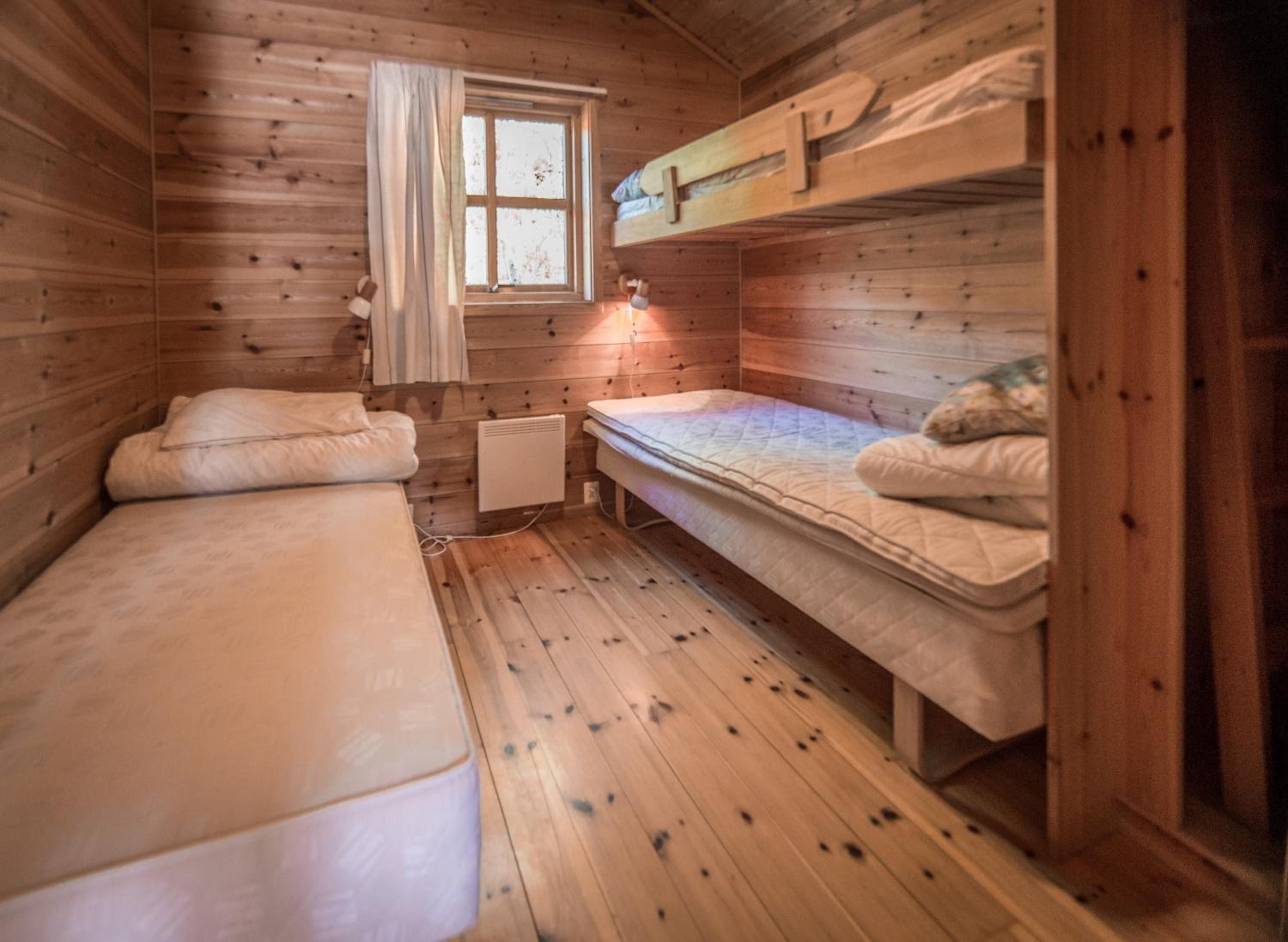 Two-Bedroom Cottage - Photo 8