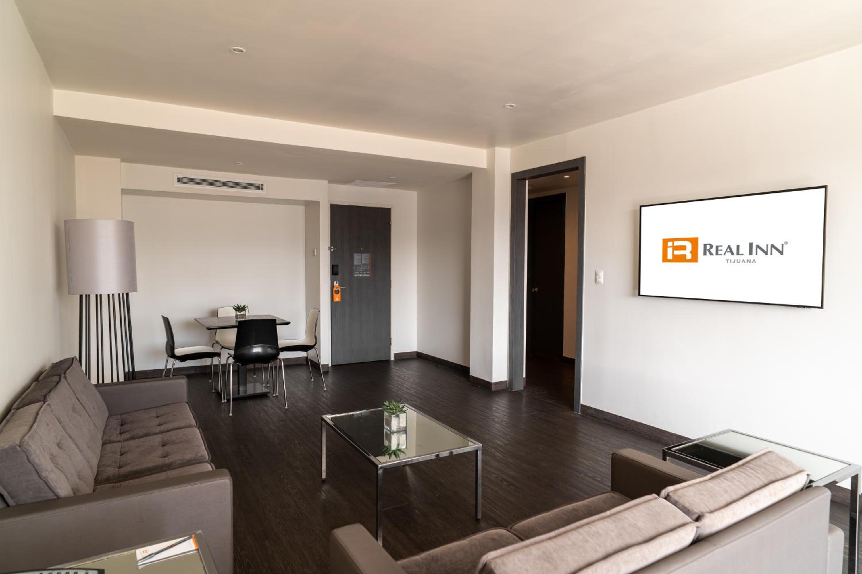 Master Suite King - Photo 4