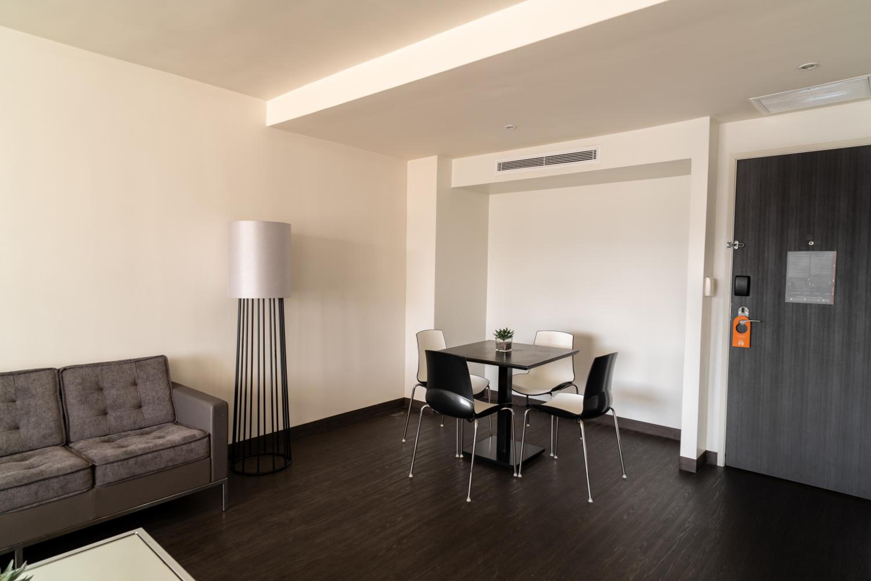 Master Suite King - Photo 6
