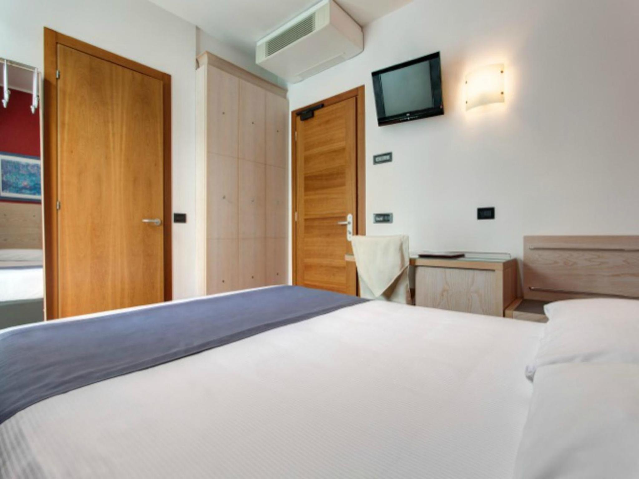 Basic Double Room - Single Use photo 2