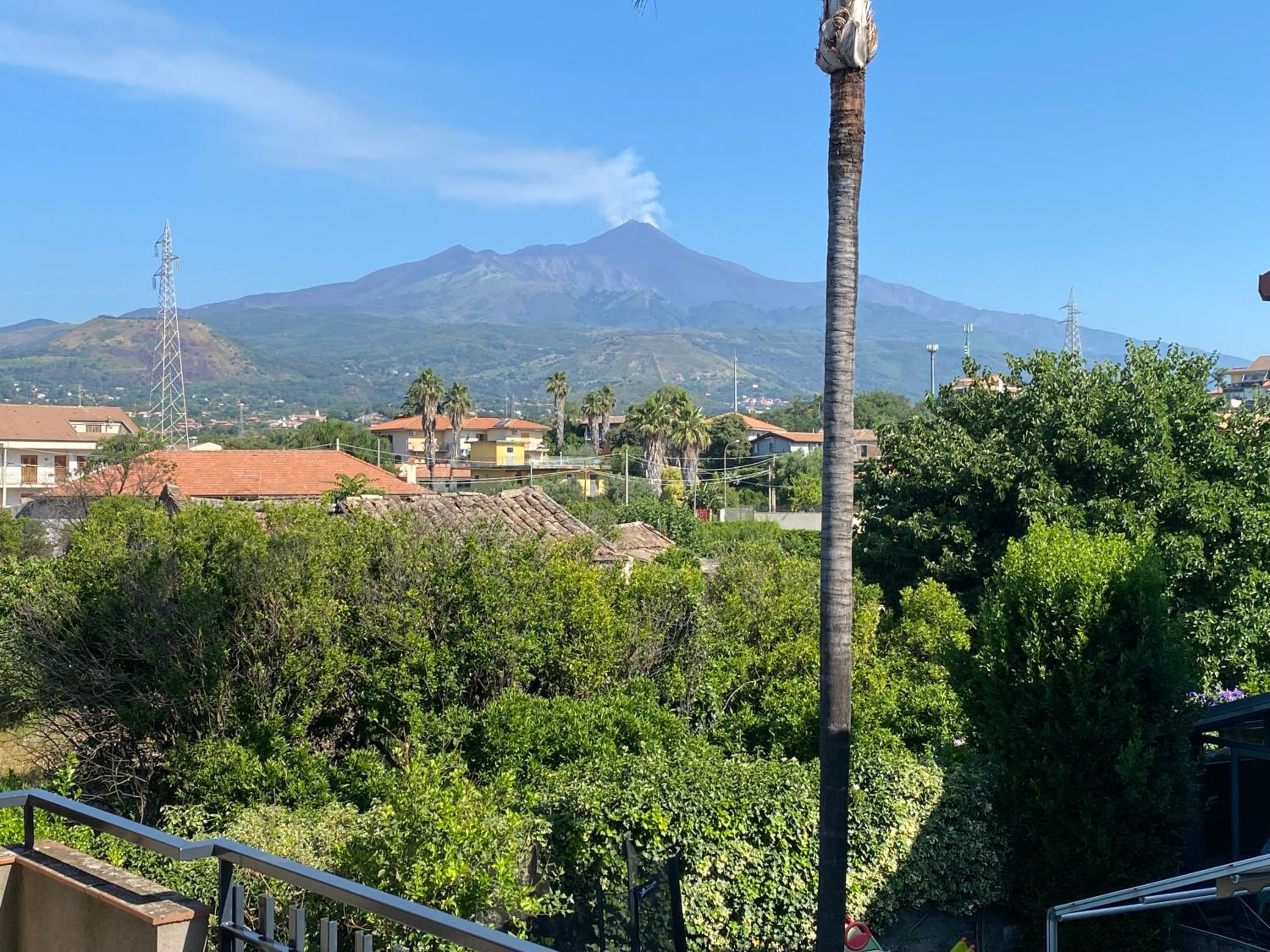 Apartment with Mountain View