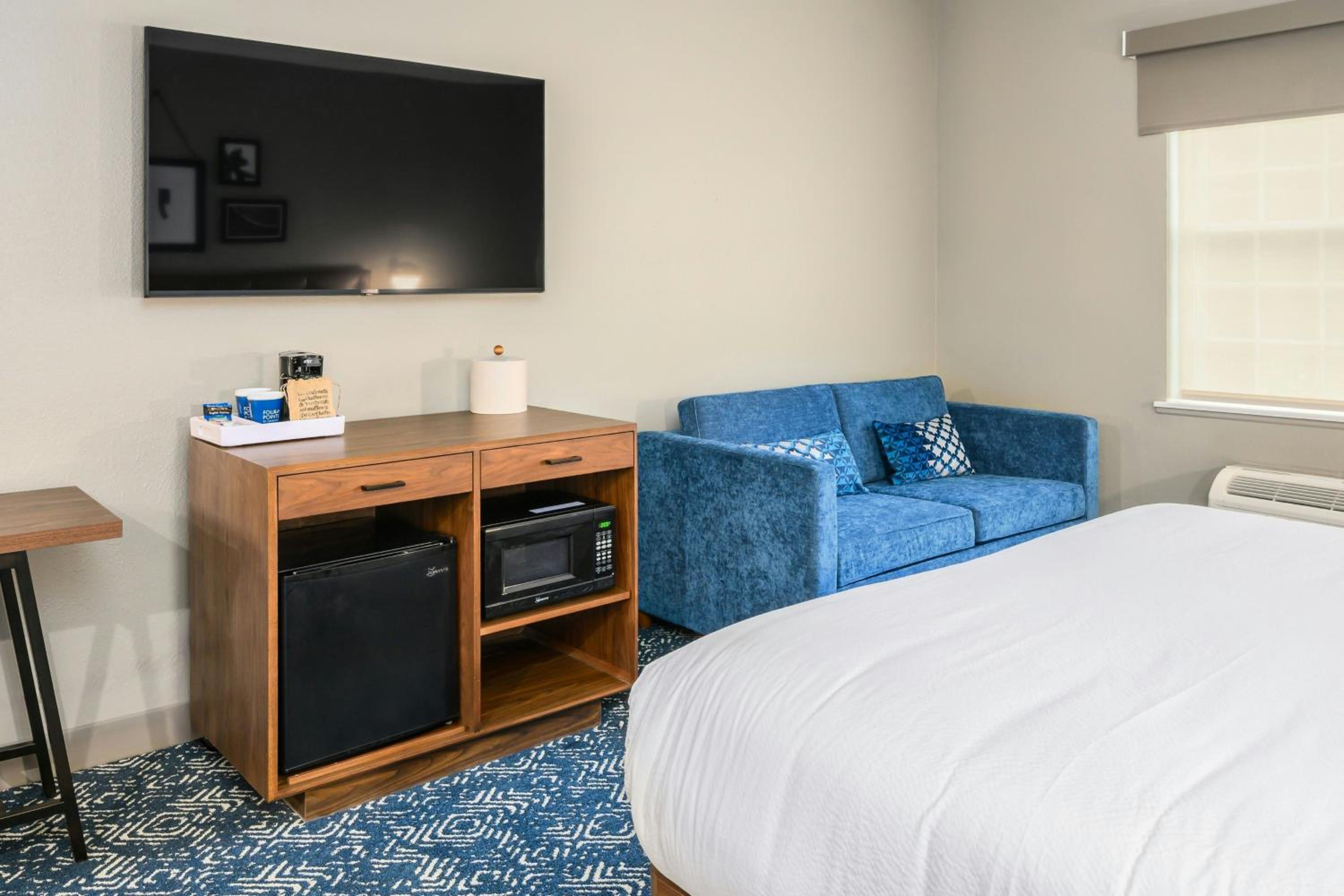 King Studio Suite with Sofa Bed and Spa Bath photo 1