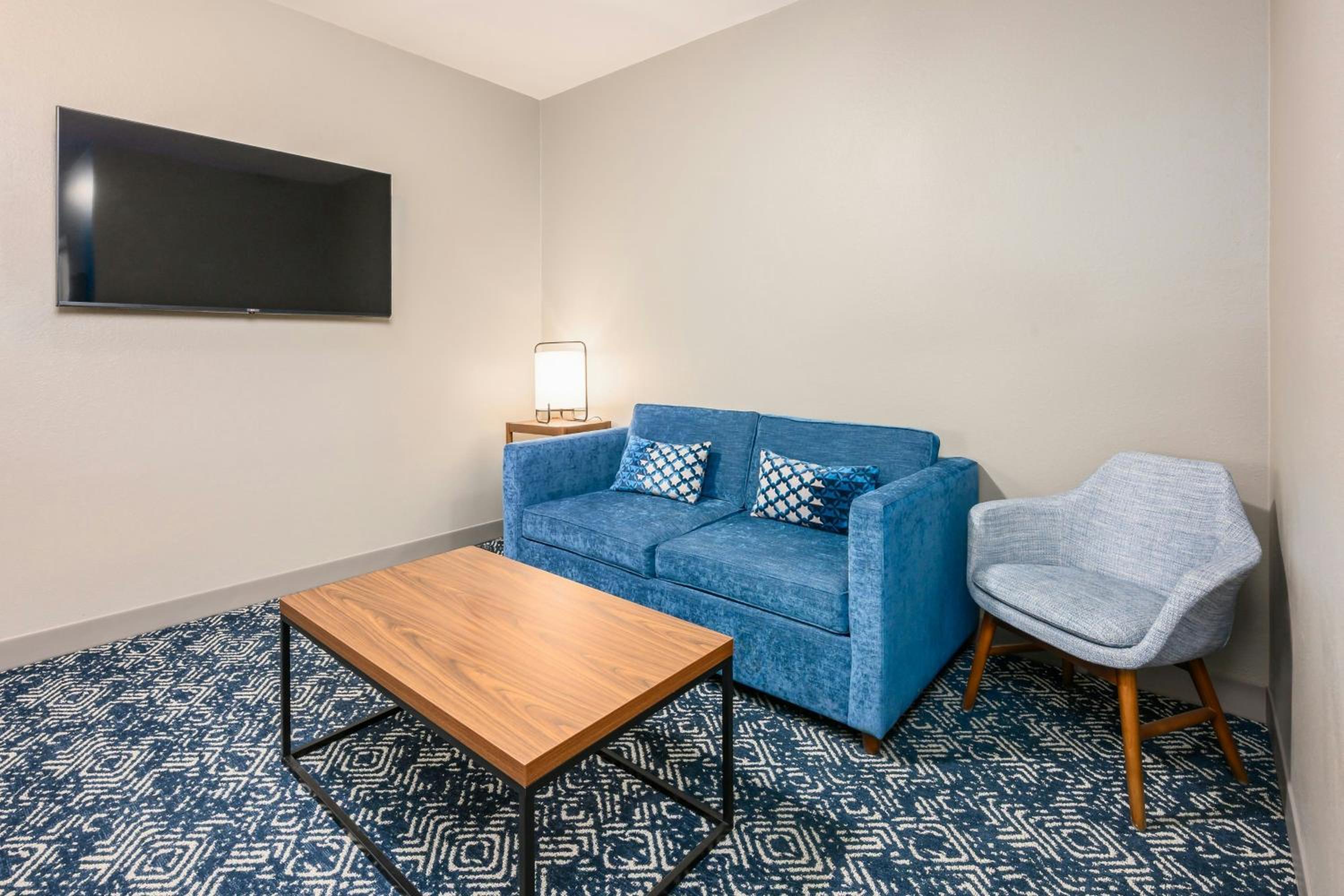 Junior King Suite with Sofa Bed photo 1
