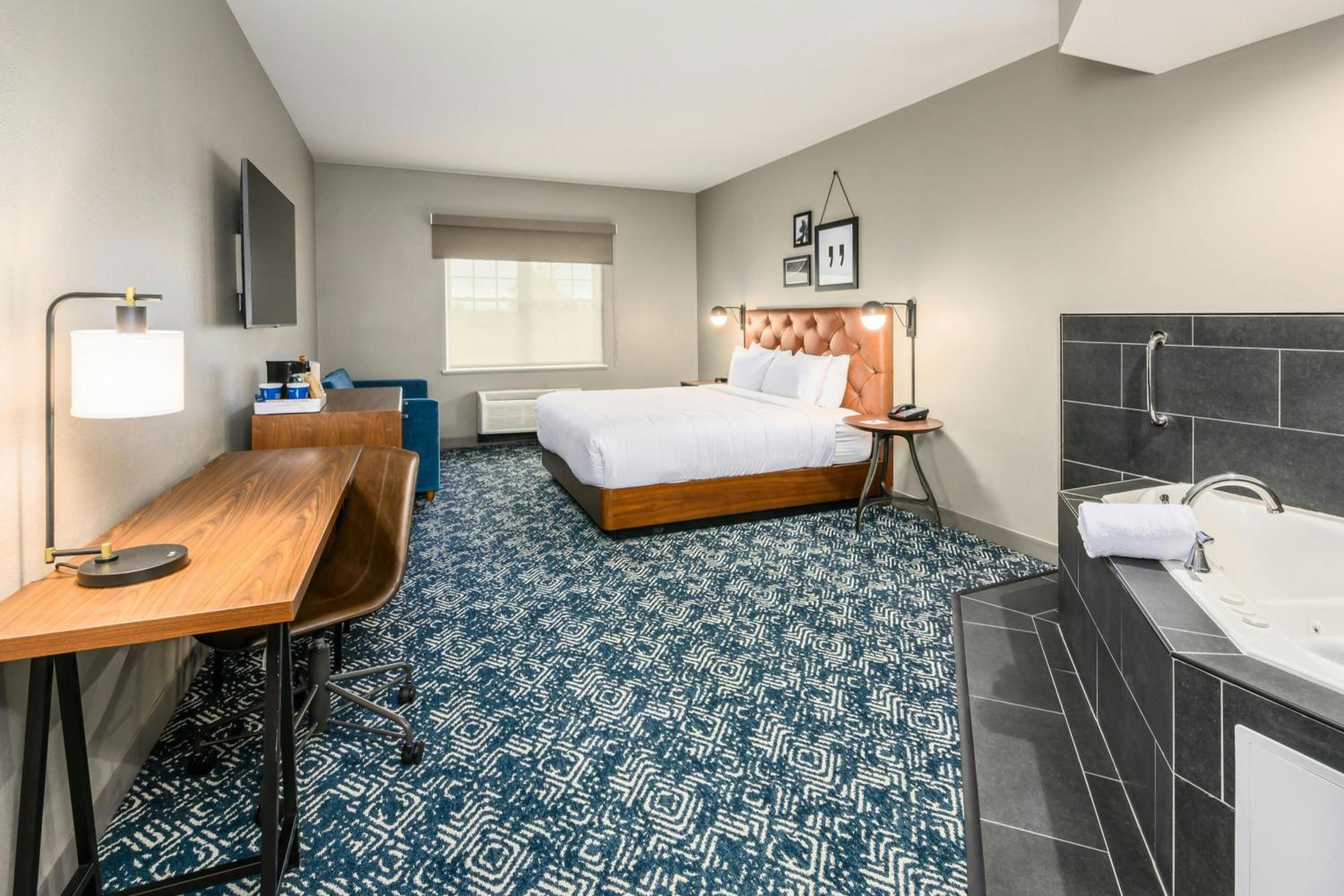 King Studio Suite with Sofa Bed and Spa Bath photo 2
