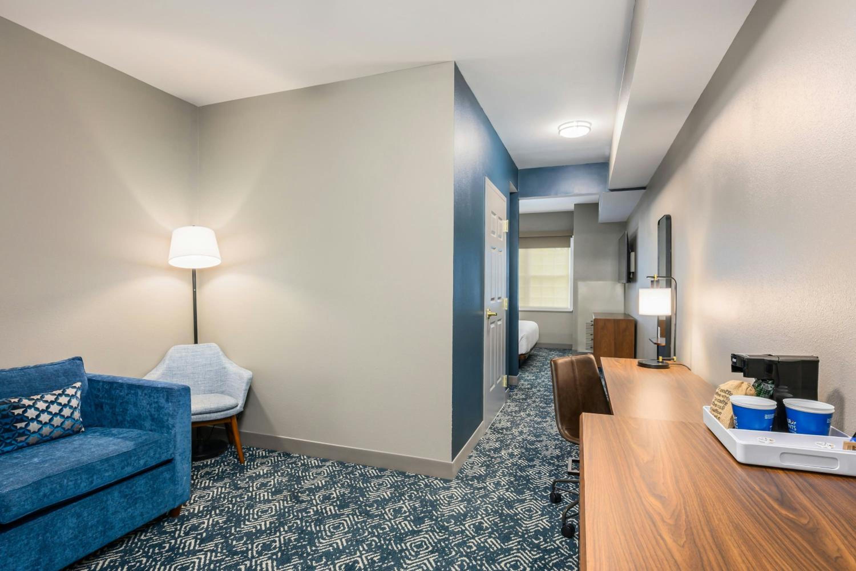 Standard King Room with Sofa Bed photo 1