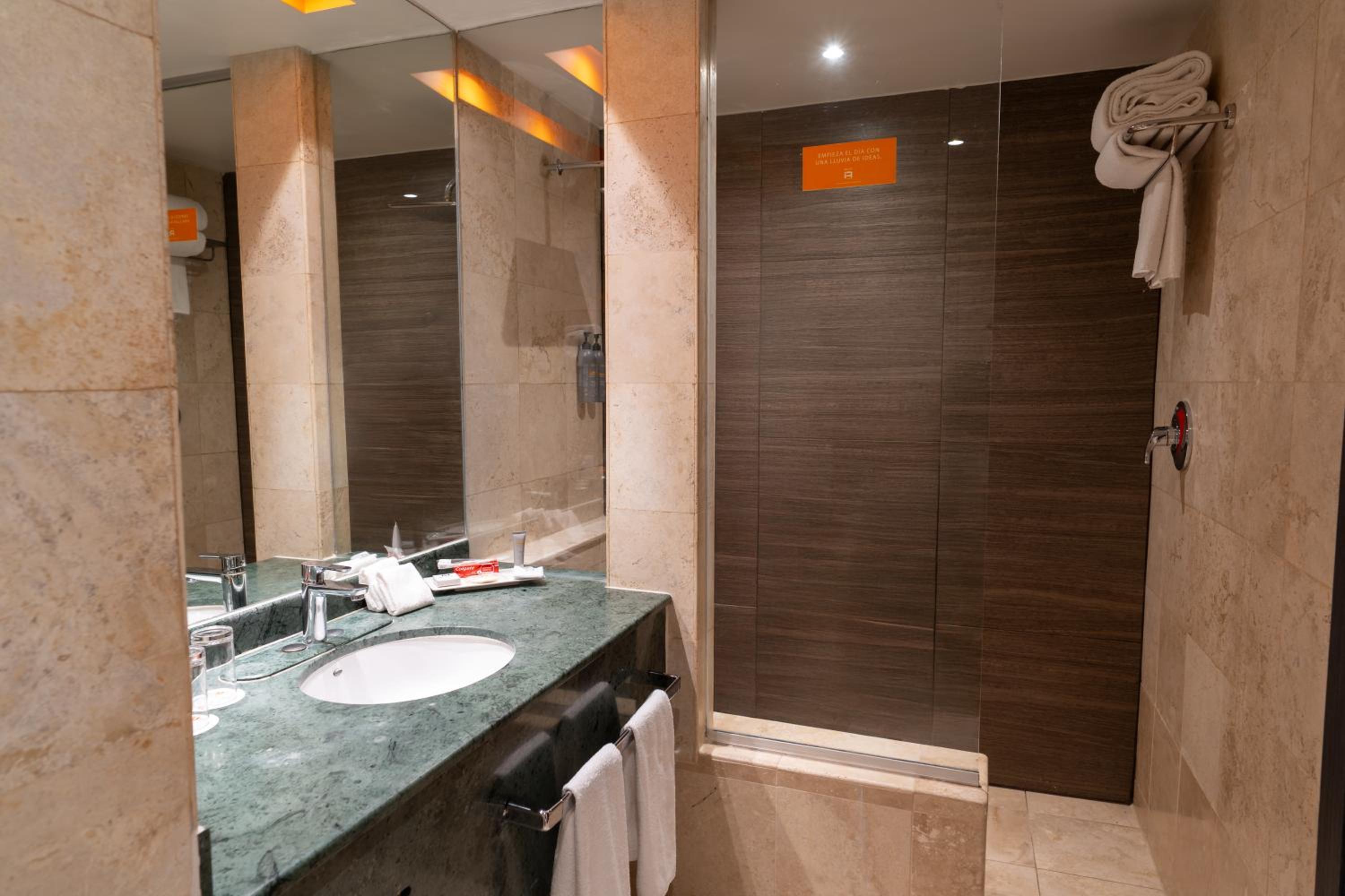 Master Suite King - Photo 8