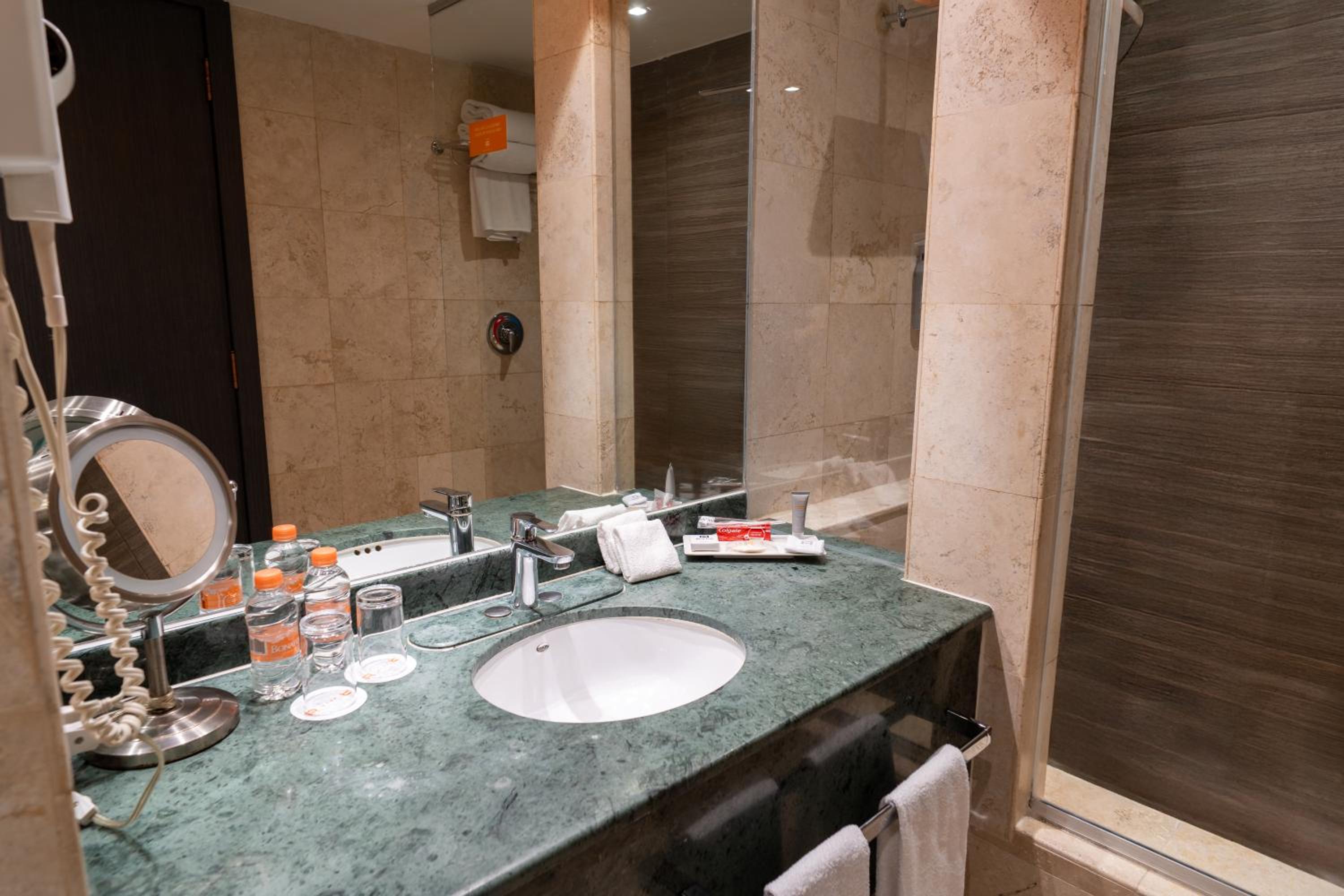 Master Suite King - Photo 7