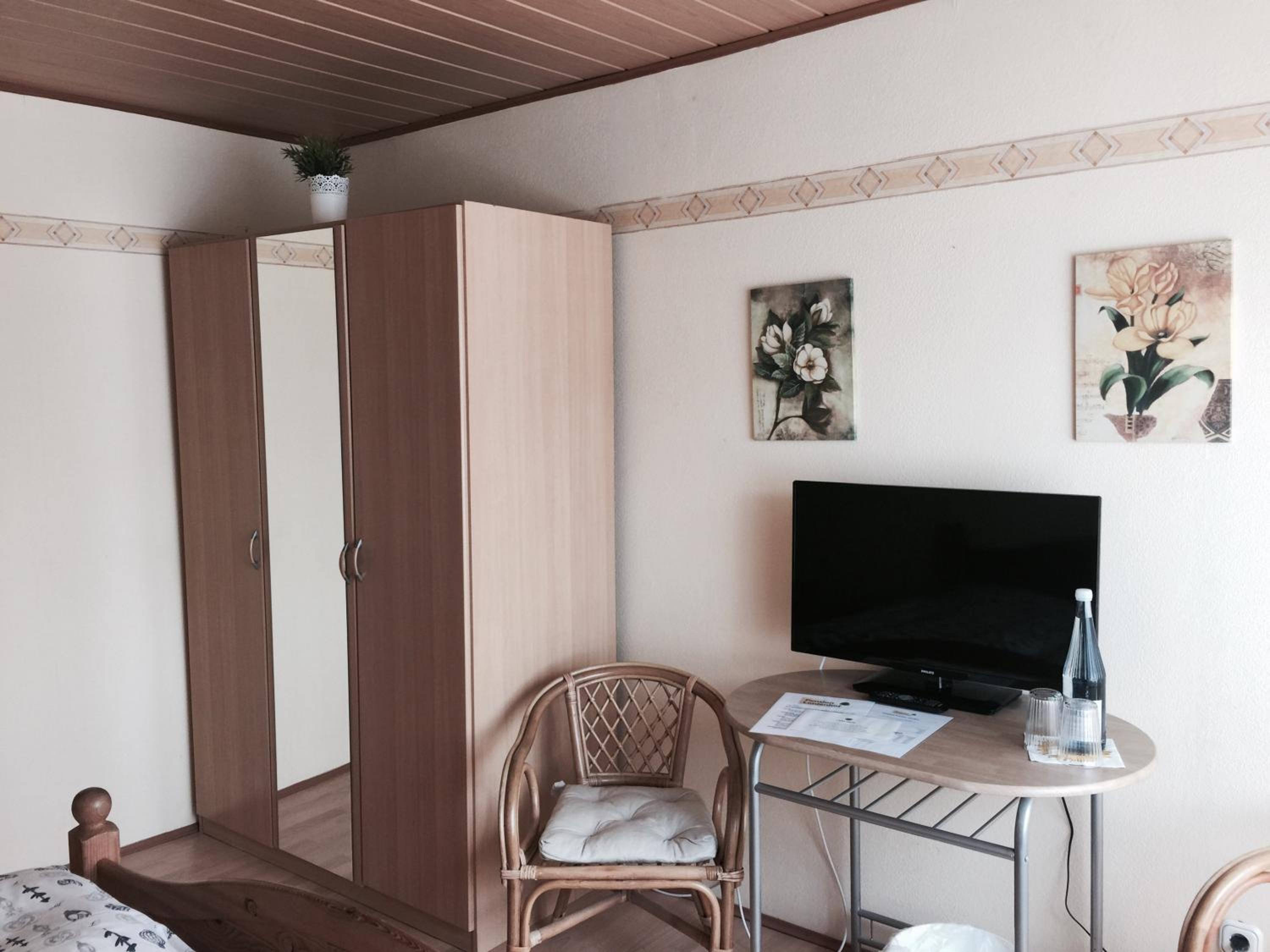 Standard Double Room - Photo 4