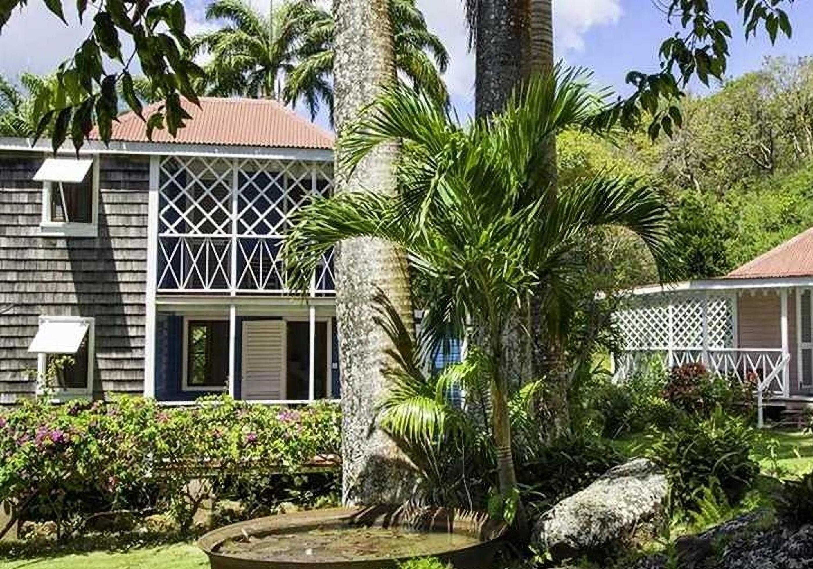 Deluxe Bungalow with Garden View photo 2