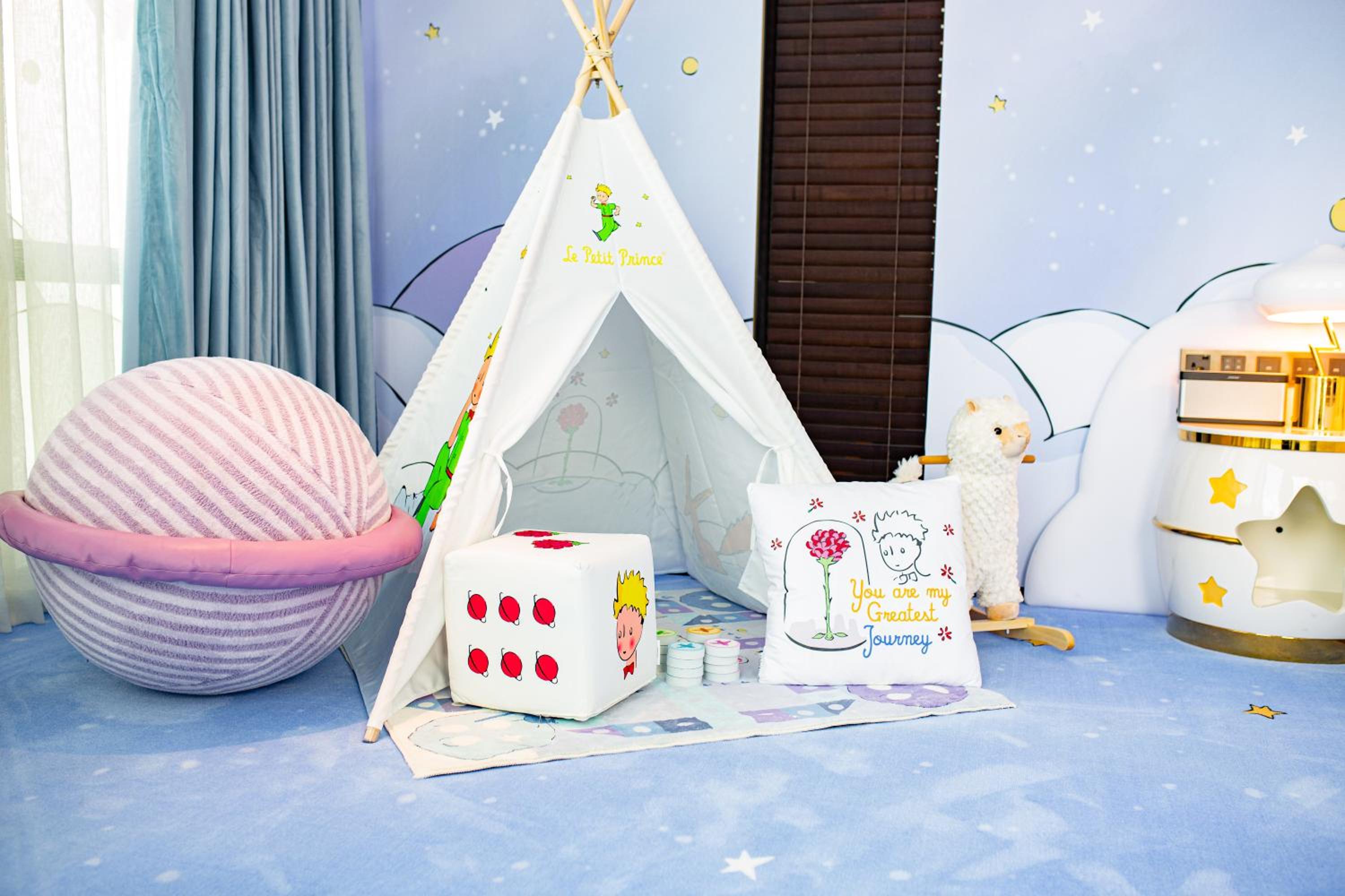 Family Suite with One King Bed and One Bunk Bed - Lepetie-Themed photo 3