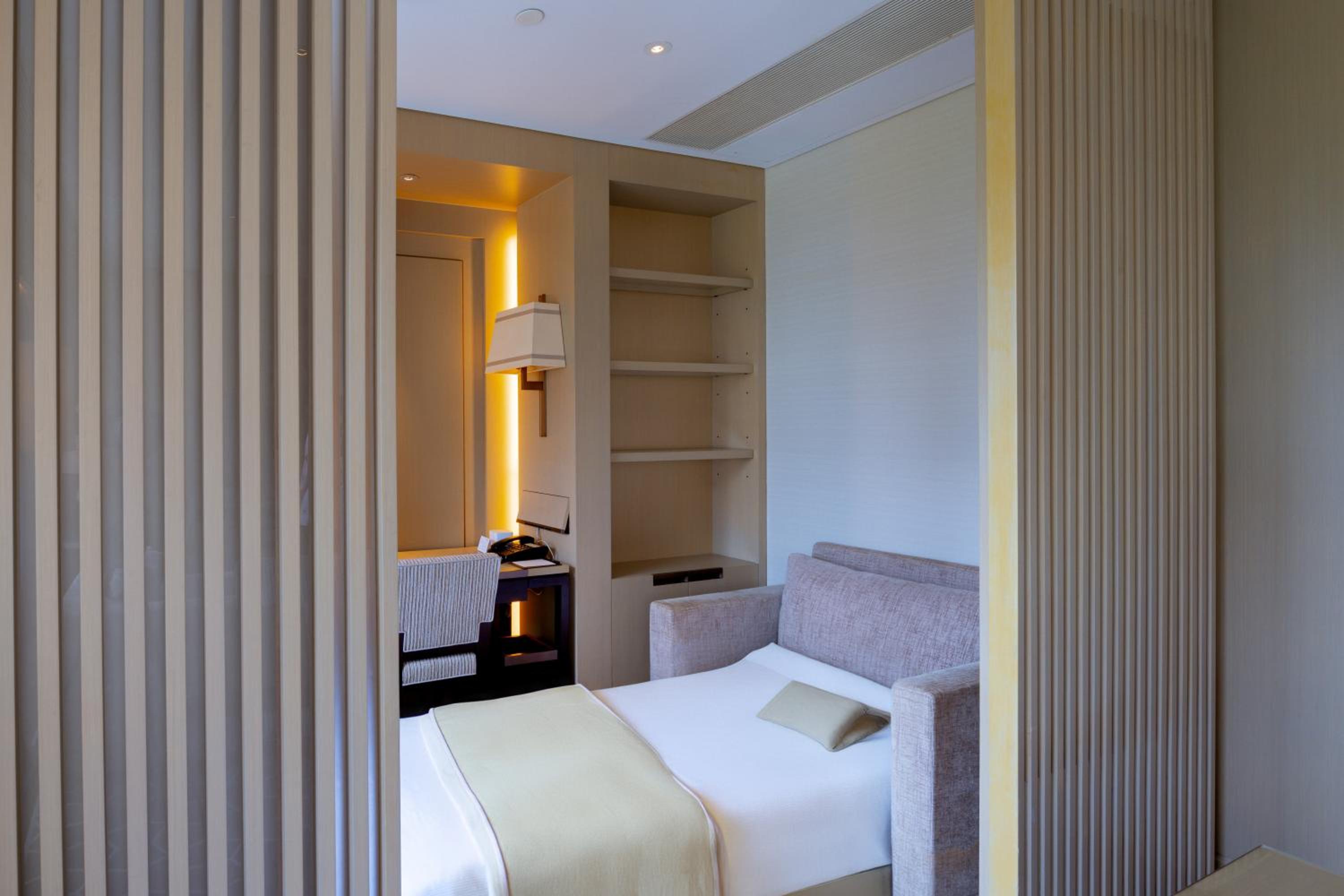 Deluxe Family Suite photo 2