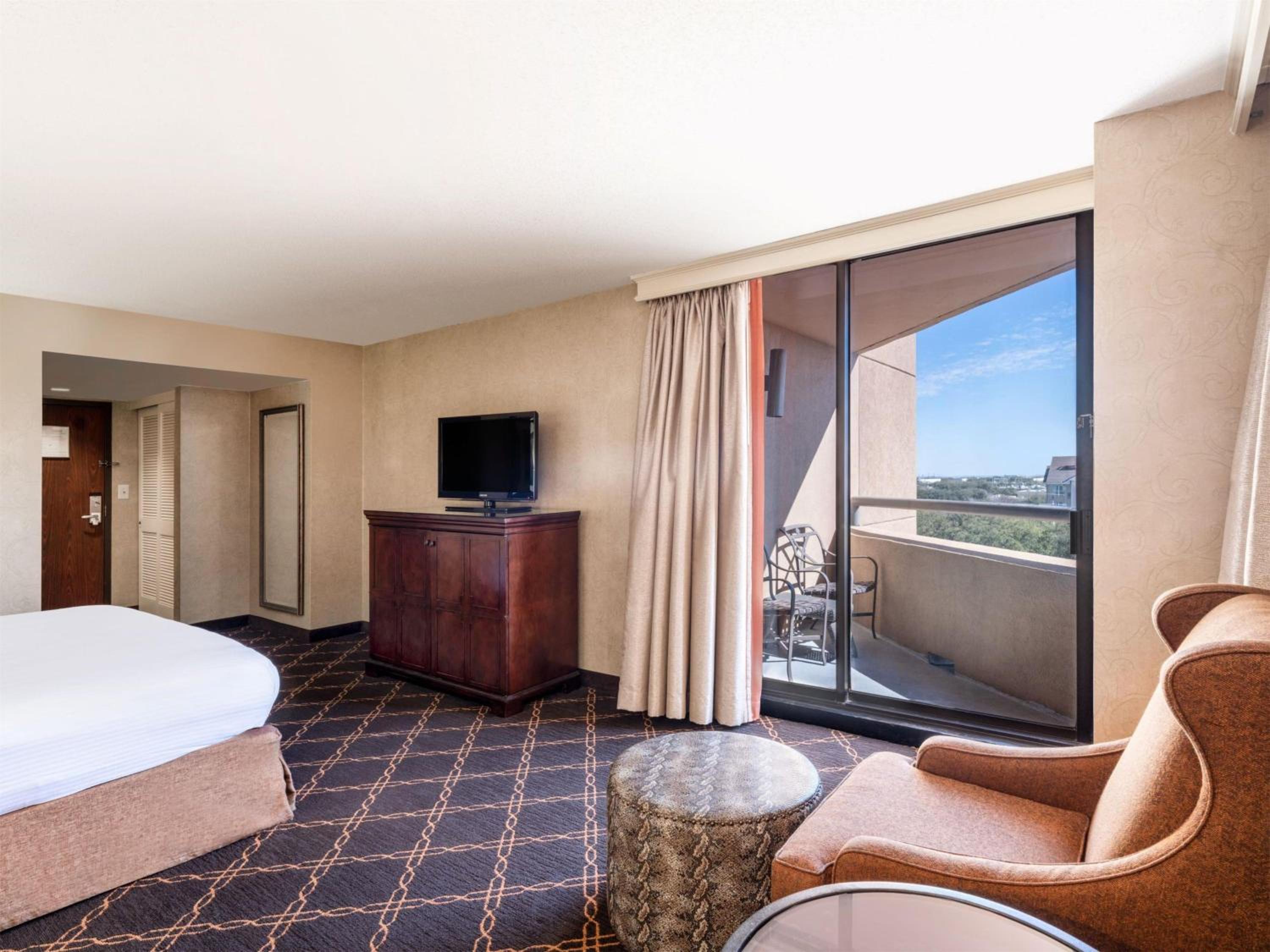 King Room with Balcony - Photo 1