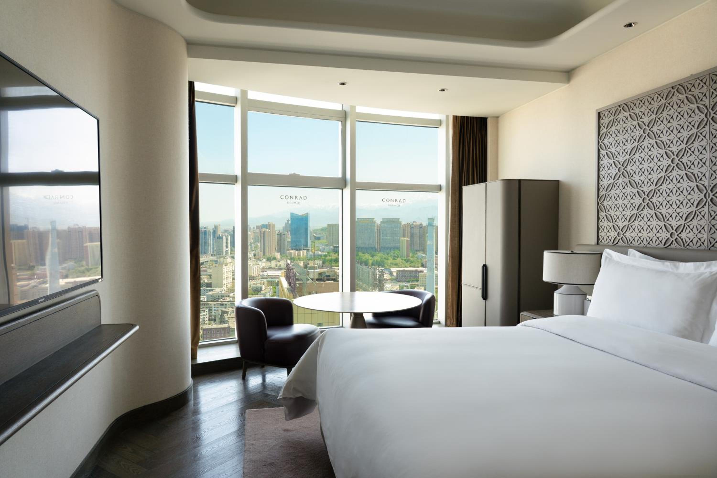 Executive King Room with Mountain View